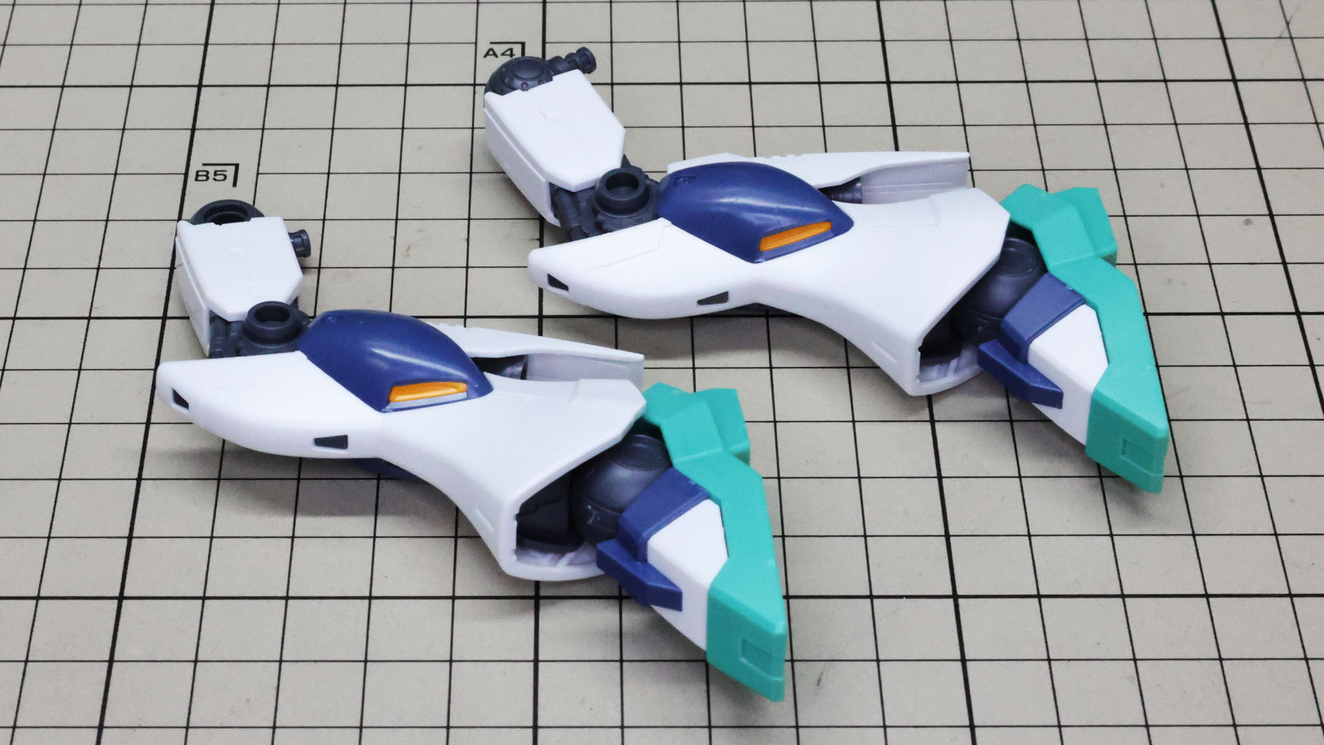 脚部は膝関節を曲げておきます