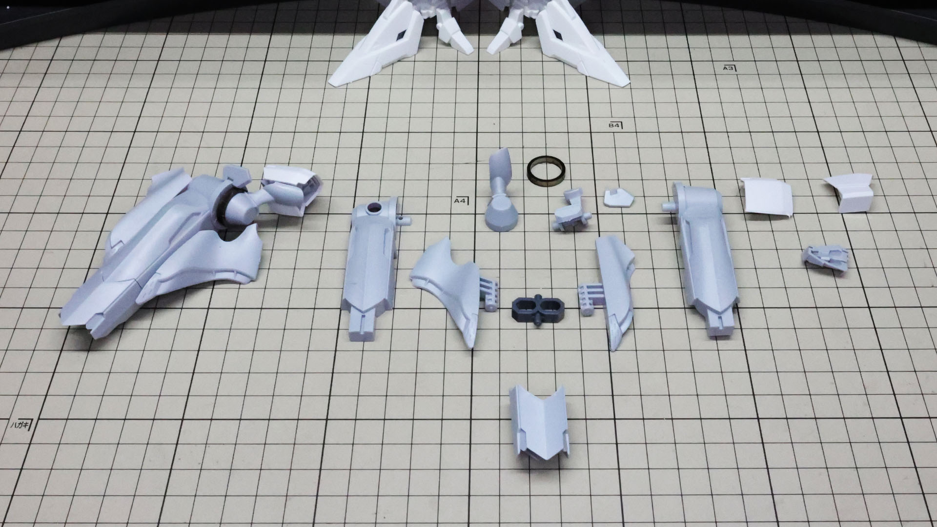 いよいよ推進機を組んでいきます。片脚に4基あり、それぞれが似たパーツ構成になりますからパーツ番号はよくチェックしましょう！