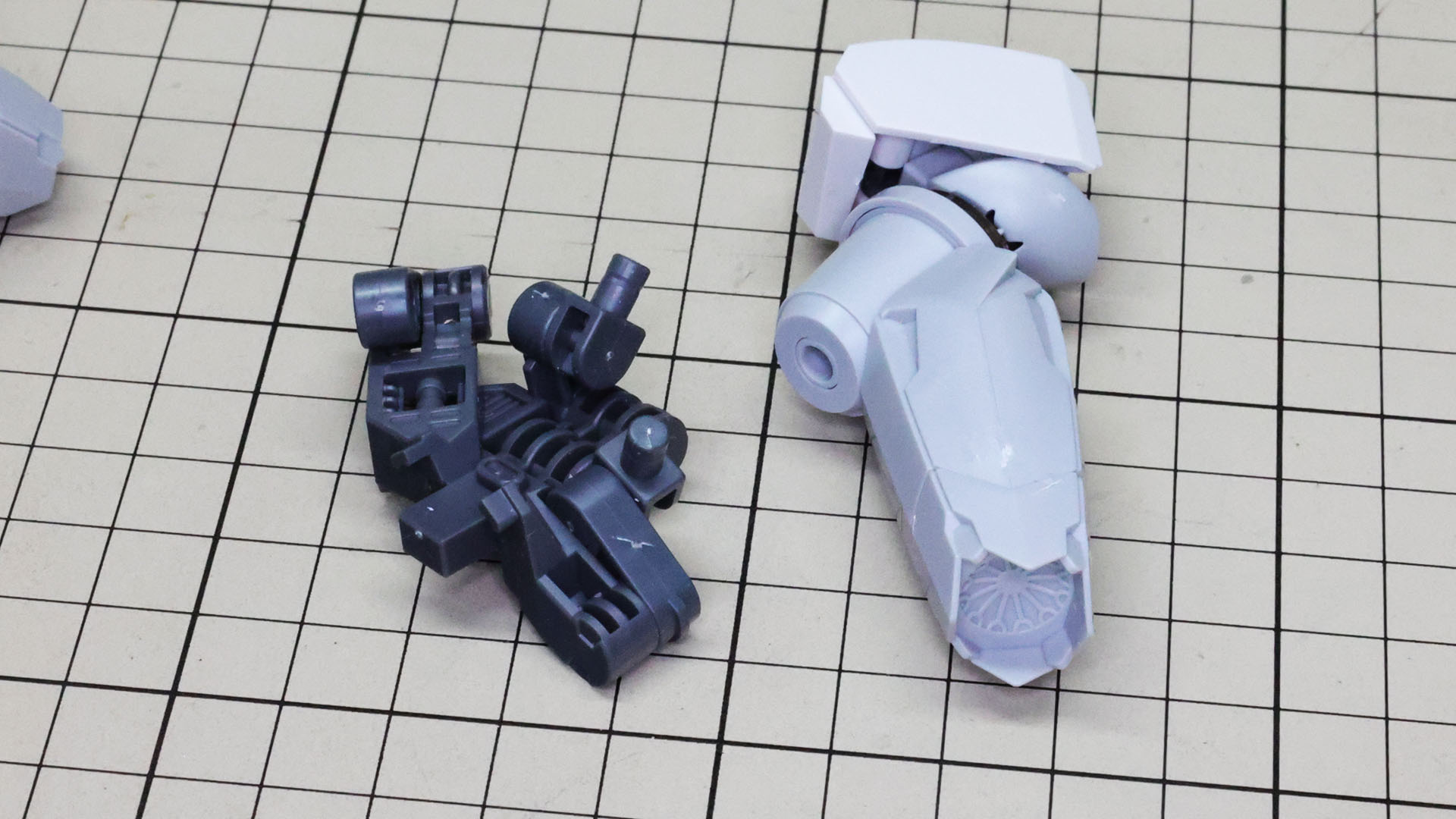 このメカフレームは多軸関節とメカメカなディテールでずっと眺めていられます！