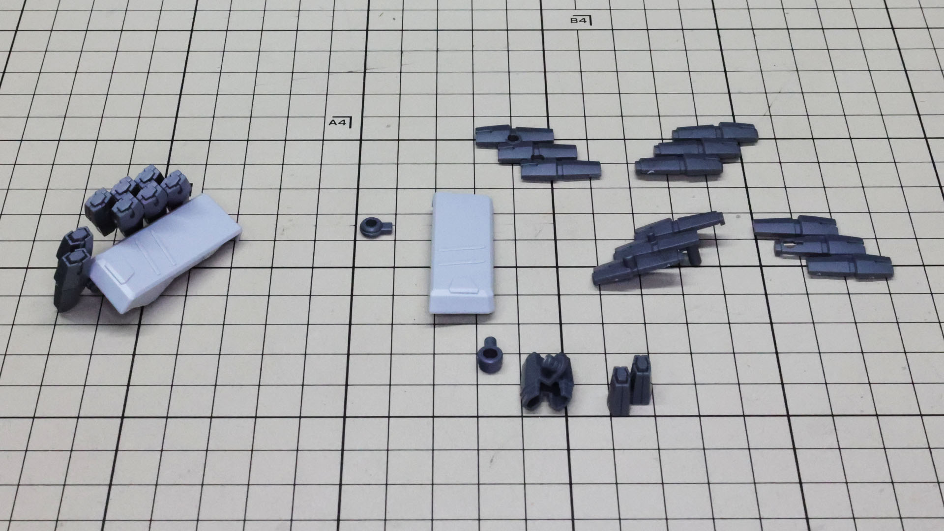 四角い装甲ユニットに多数のミサイルを取り付けます