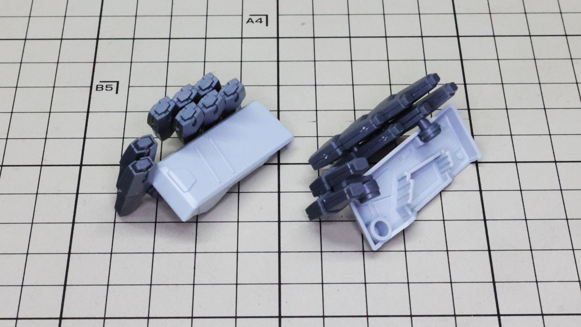 装甲ユニット裏側にはフロントアーマーへの接続軸も持ちます