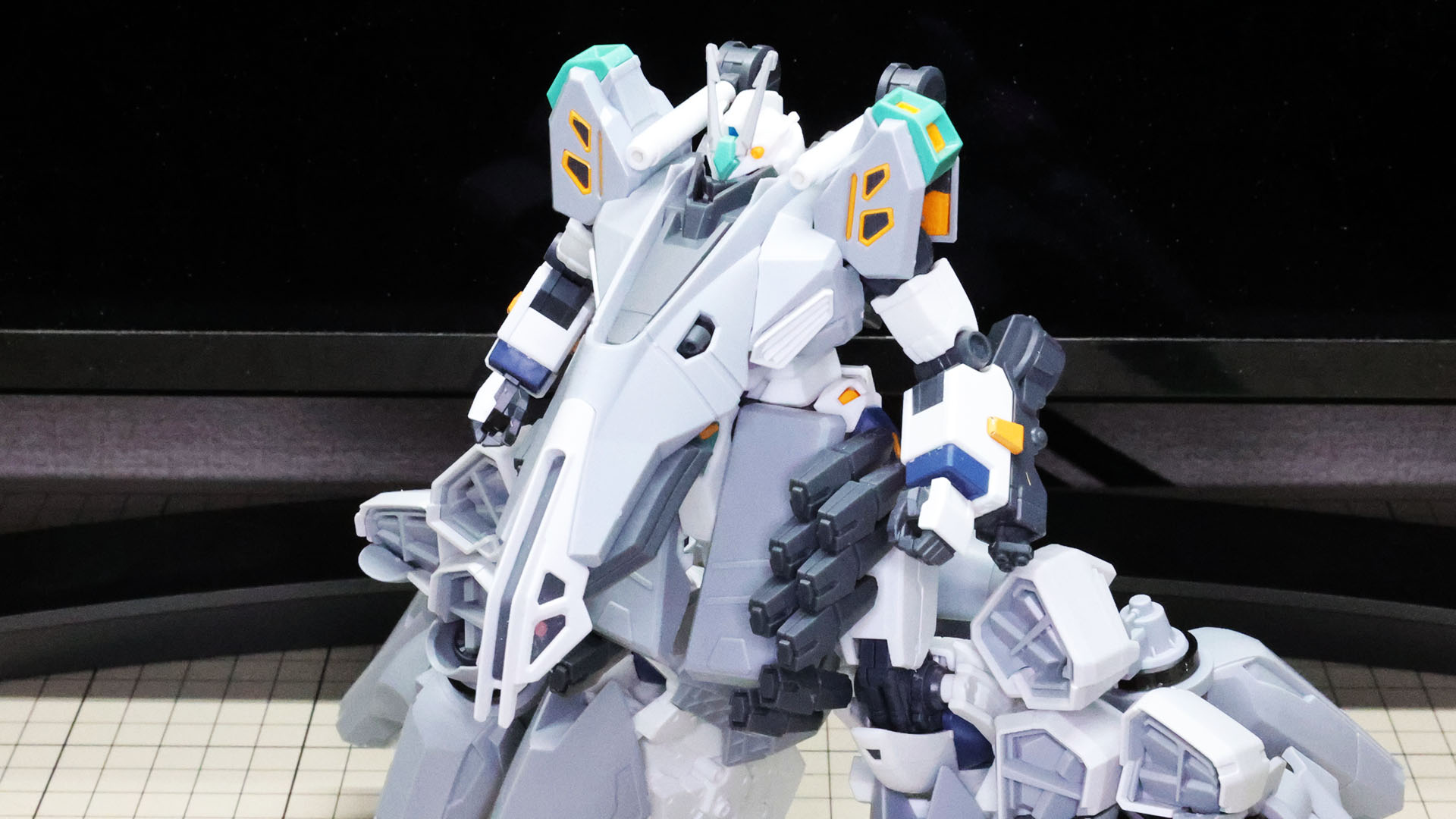 量産型νガンダム本体とがっちり接続できます