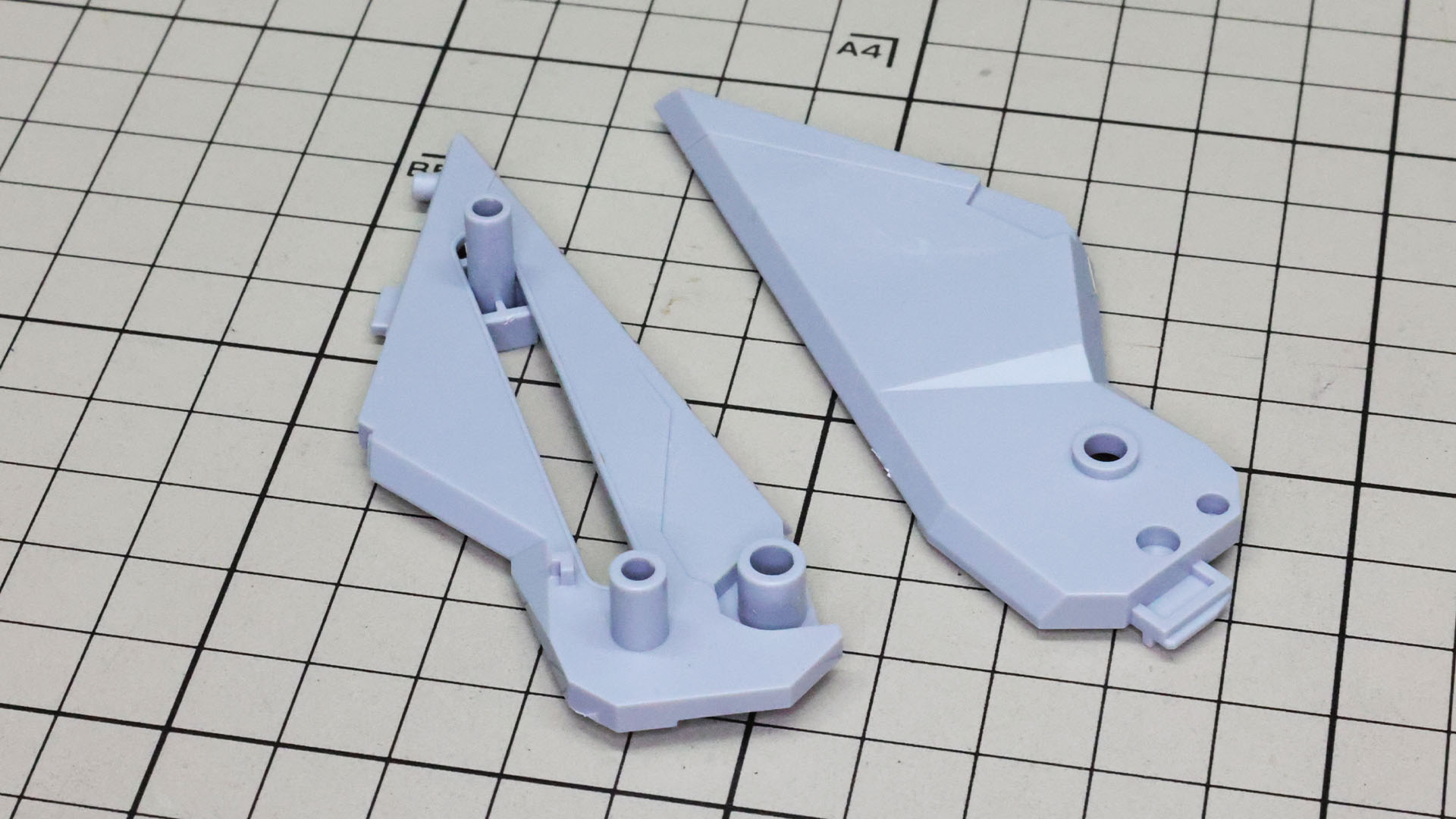 左右に位置する推進機を組みます。こちらにも伸縮する機構があります