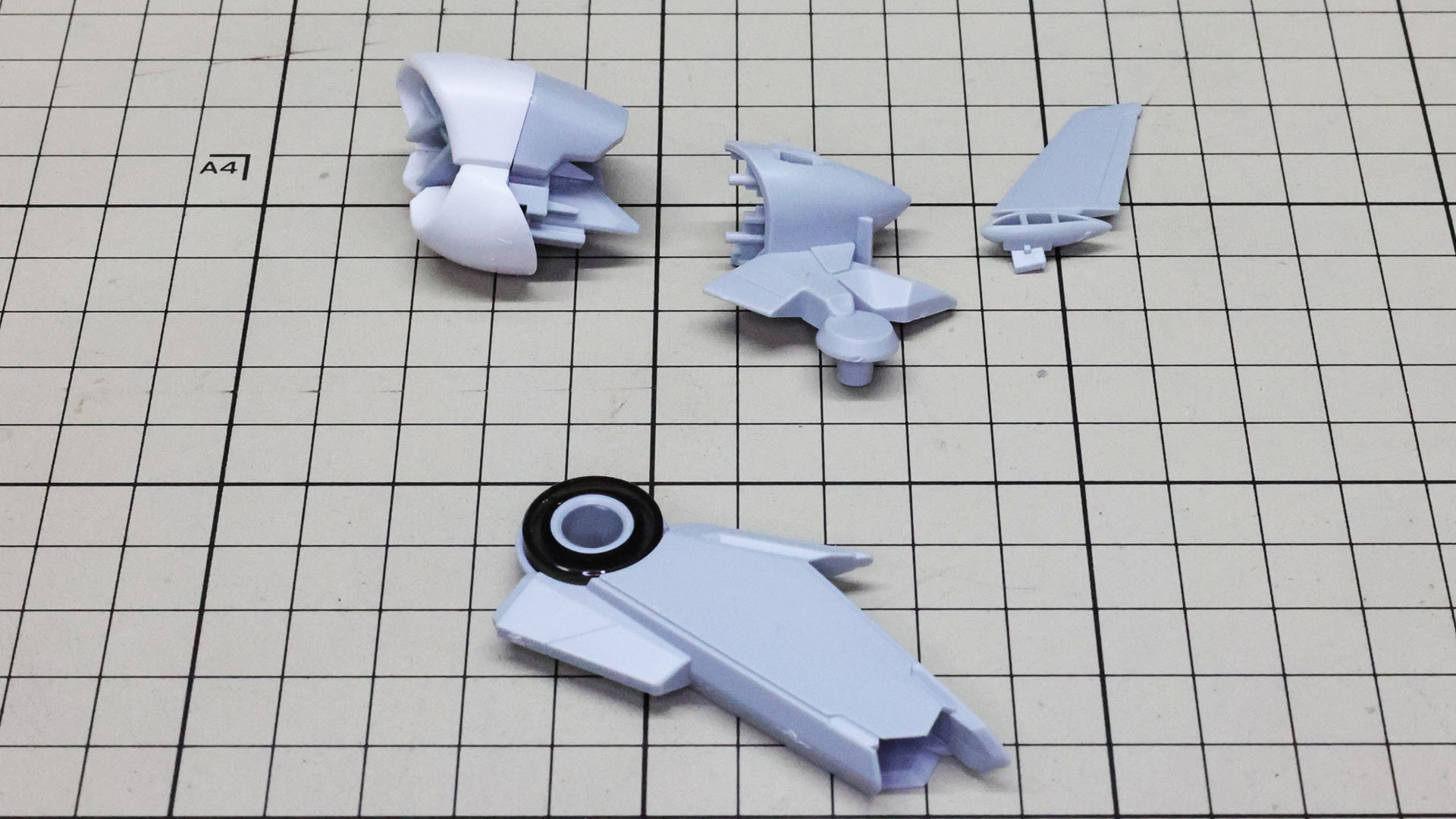 パーツは左右での組み合わせがほとんどですが形状が特殊なのでどこがどこに取り付けられるか、よく観察しましょう！