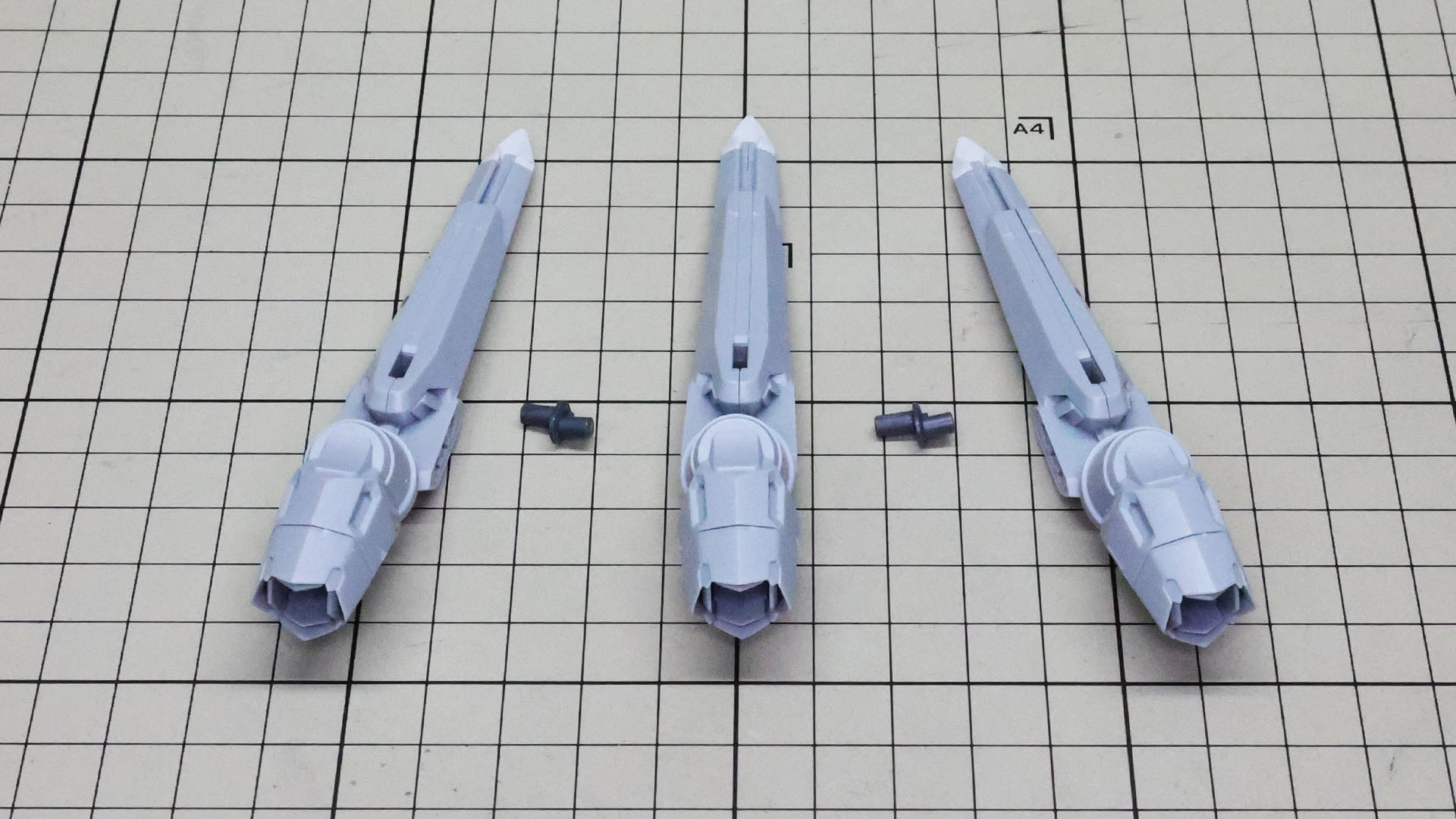 それぞれを接続軸で接続します