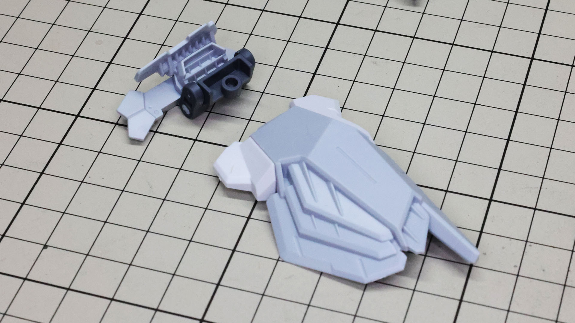 上面の前後接続部を組んで取り付けていきます