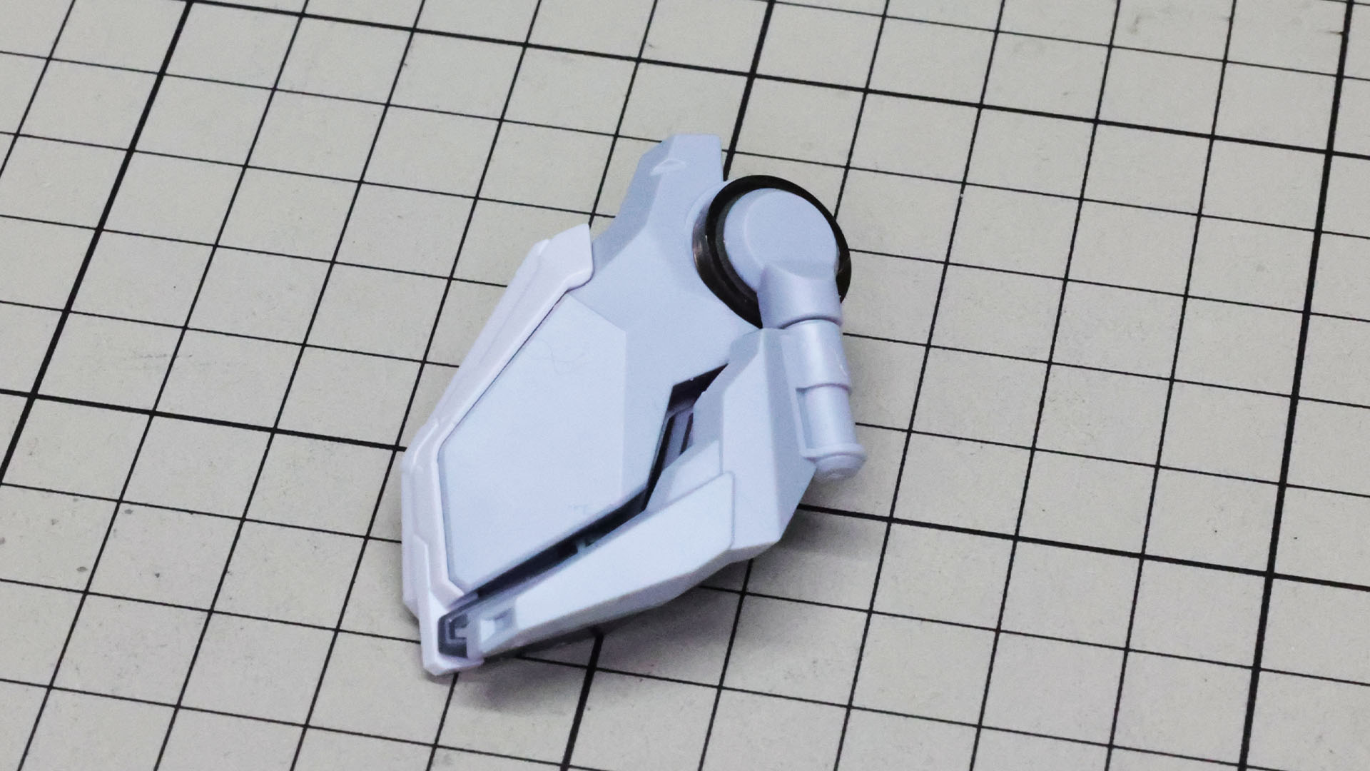 可動機構とカラー分けされた部分で構成されます