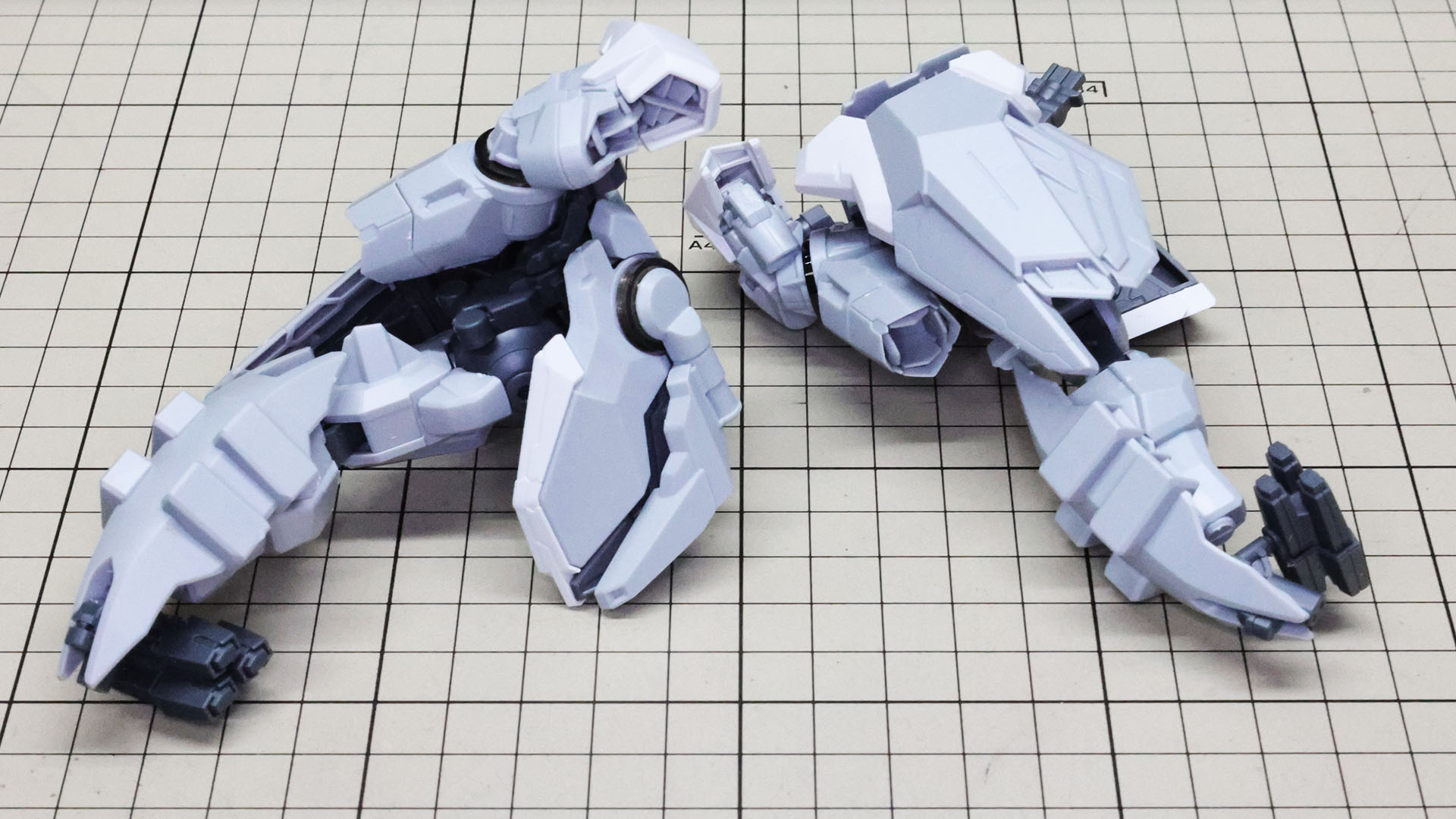 肩アーマーと腕部をドッキングさせて両腕分が完成しました