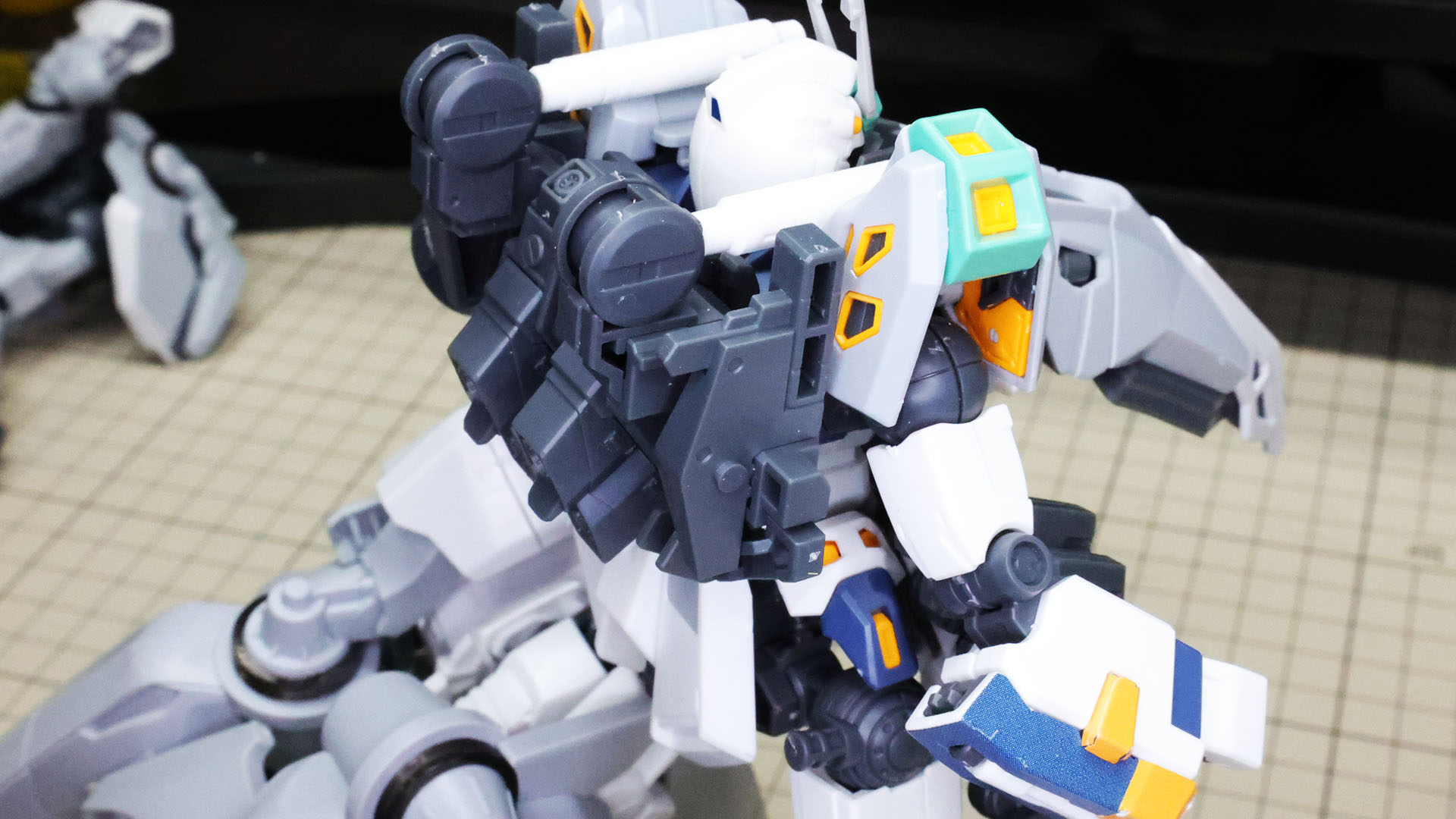 ここにテール・スタビライザーや腕部なども取り付けられます