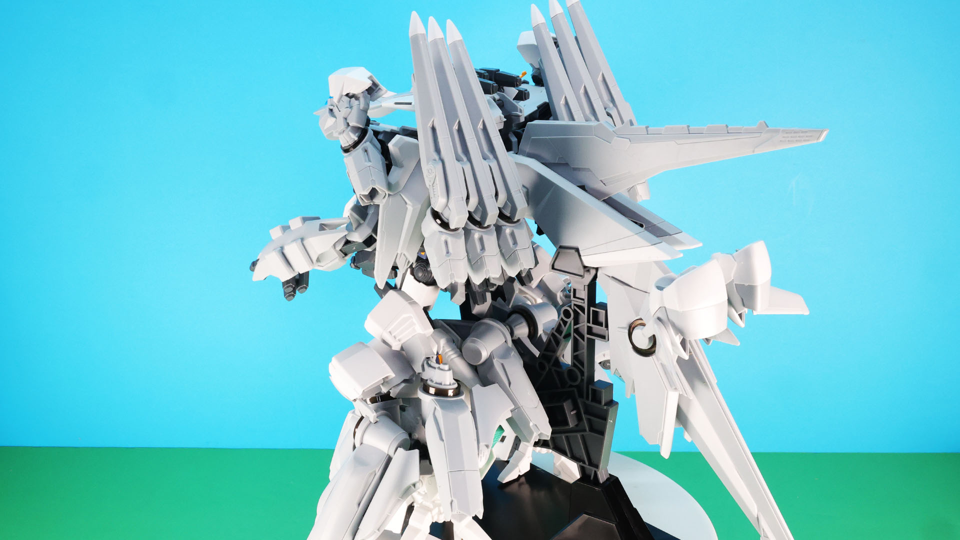 多数の推進機が並びます