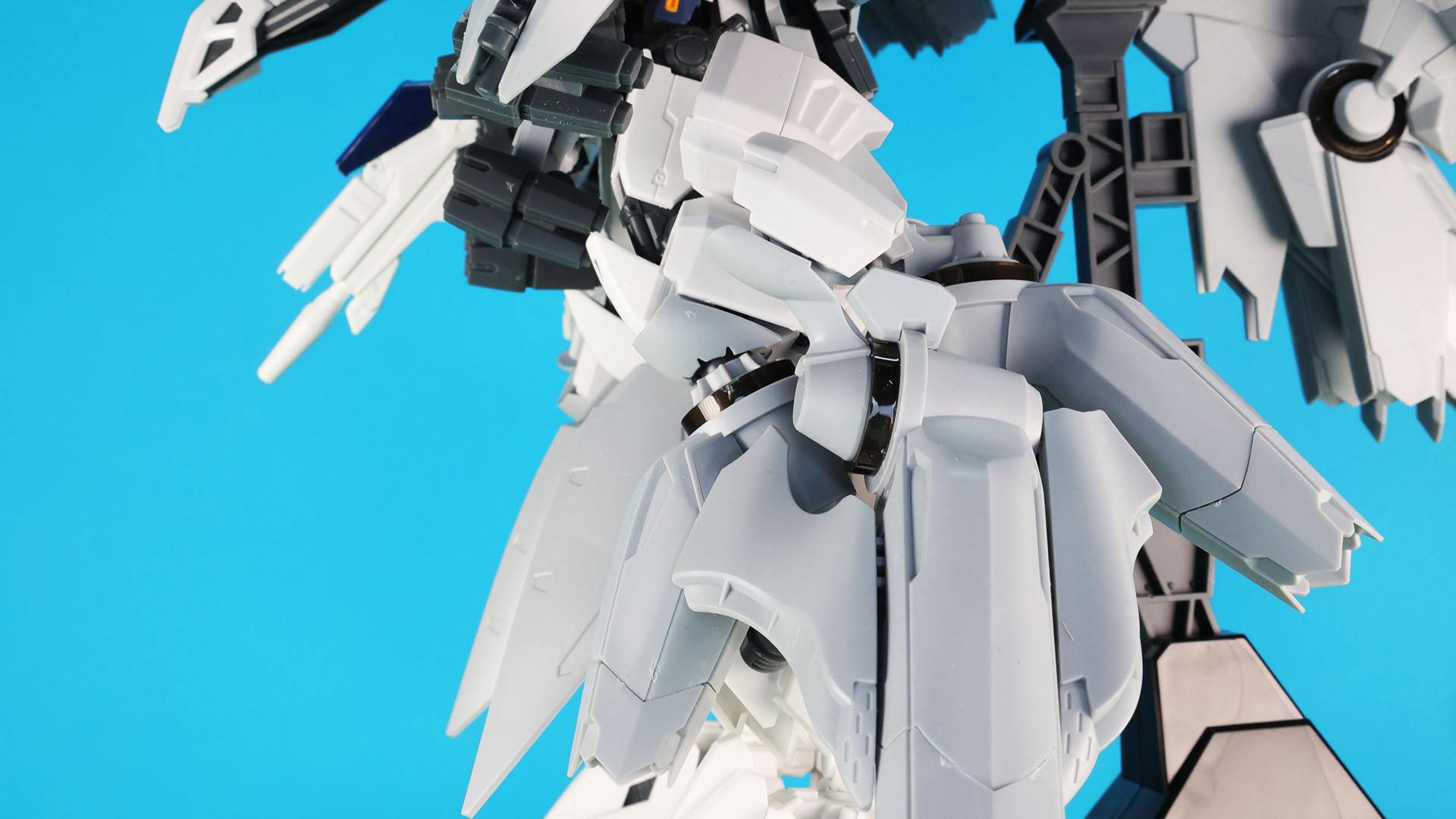 インテークとノズルはそれぞれ可動することで集合を実現します