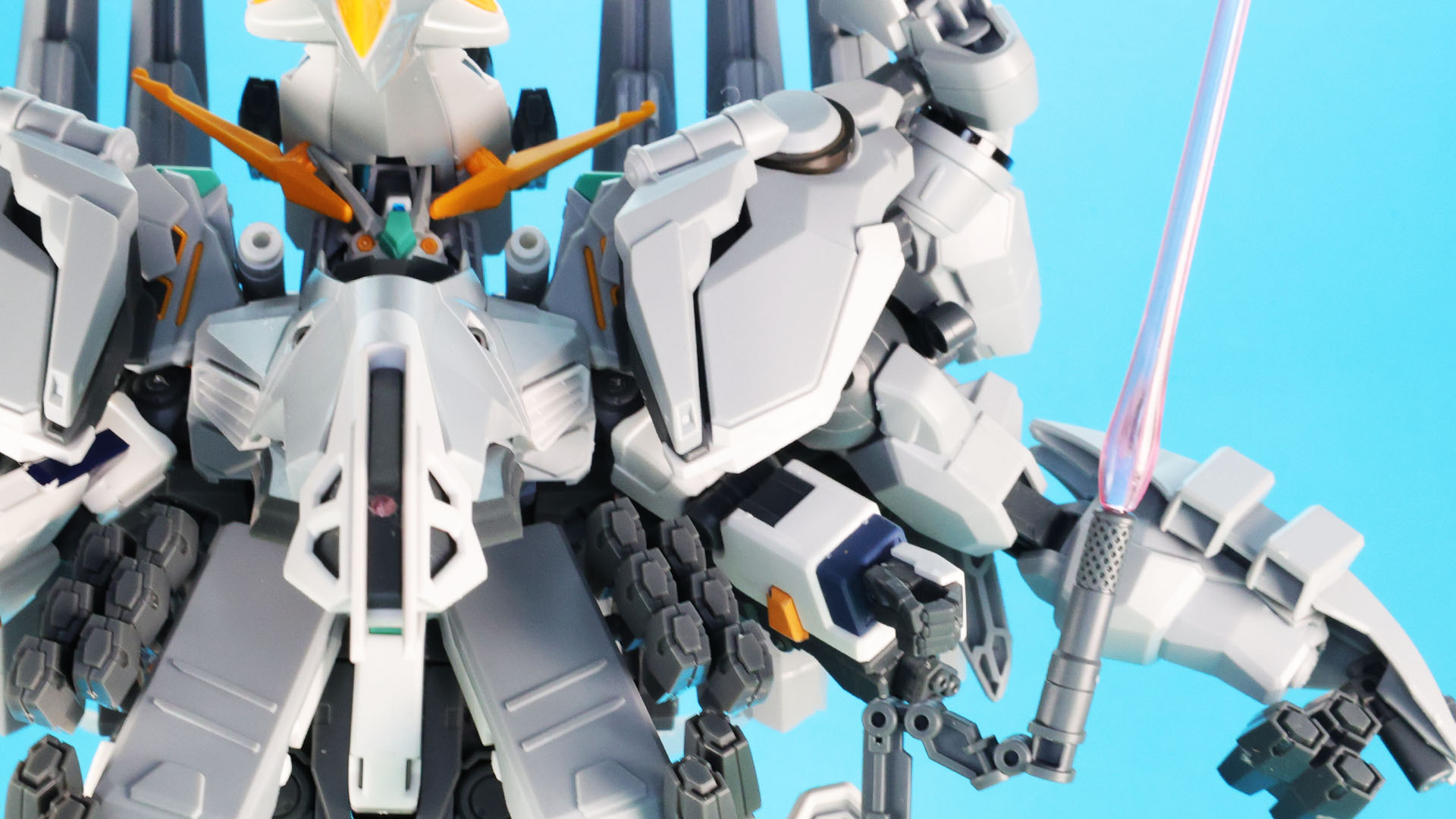 接続部はボールジョイントなのである程度動かすことができます