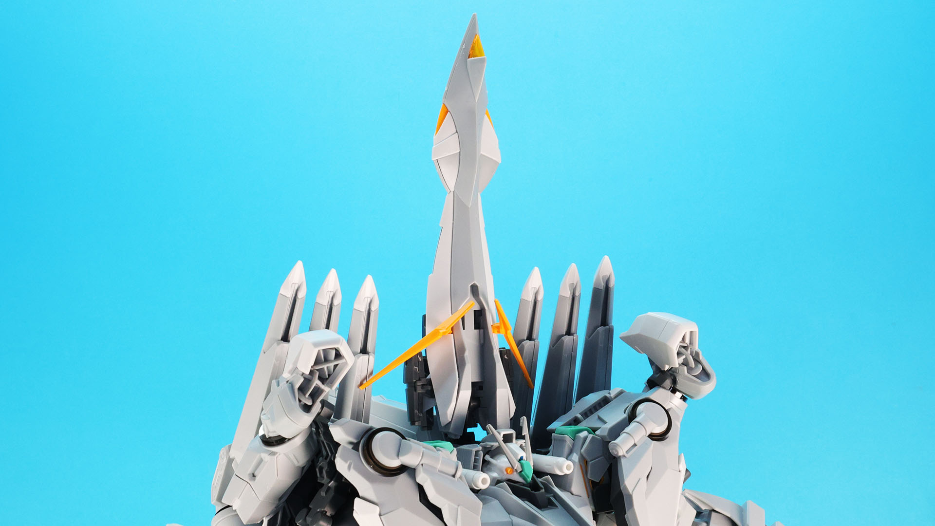 機首を跳ね上げ、アームを伸ばして……