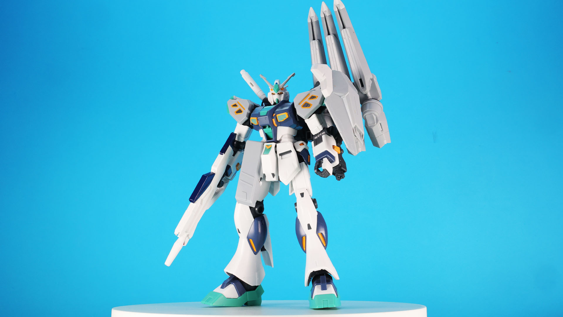 Ξガンダムとの戦闘で半壊したアリュゼウスの中から量産型νガンダムが！