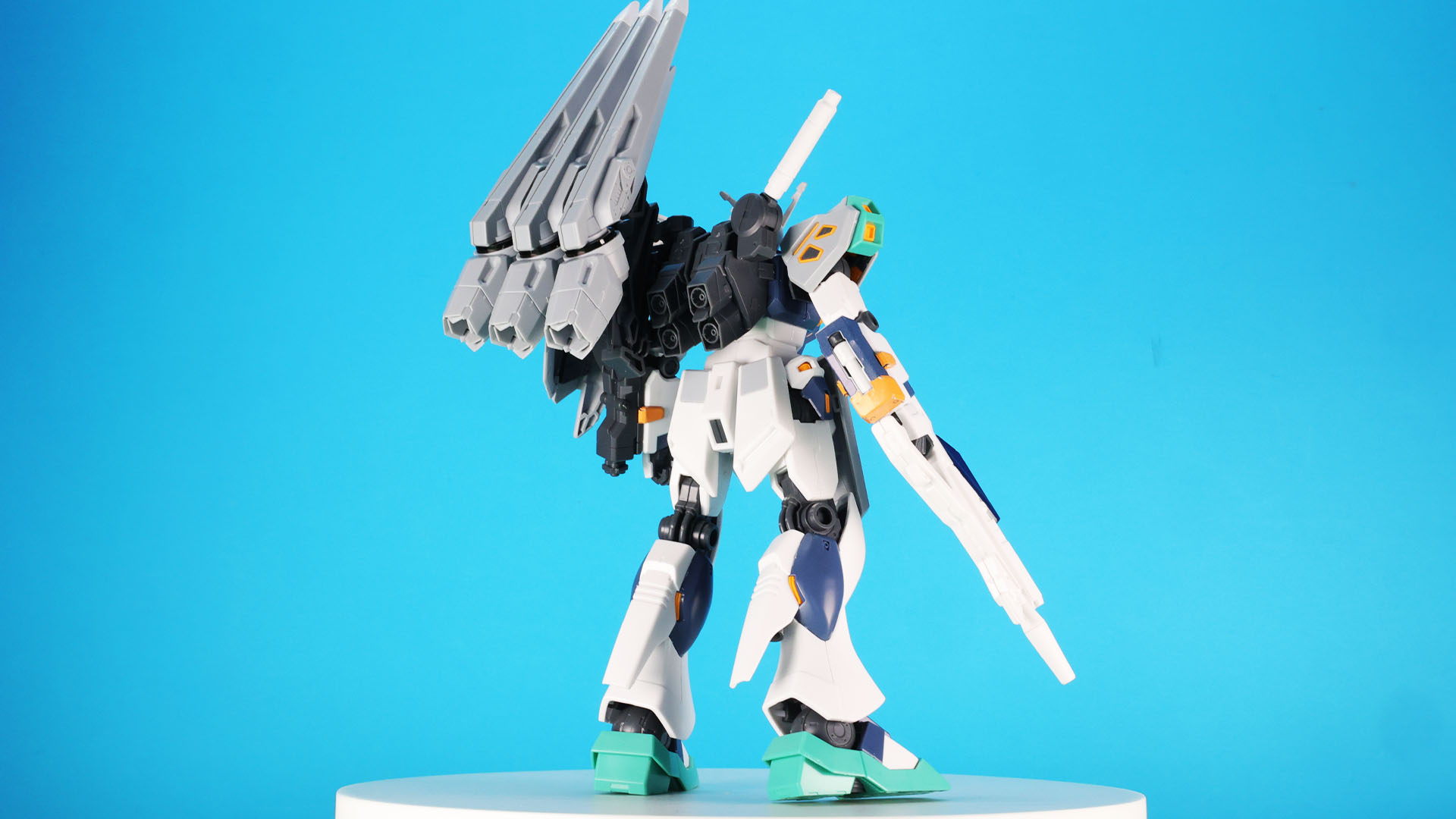 その姿はハサウェイのトラウマを呼び起こします