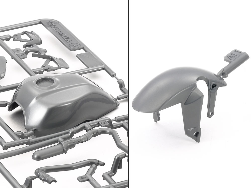 燃料タンク、フロントフェンダーは合わせ目の処理が不要な一体パーツ