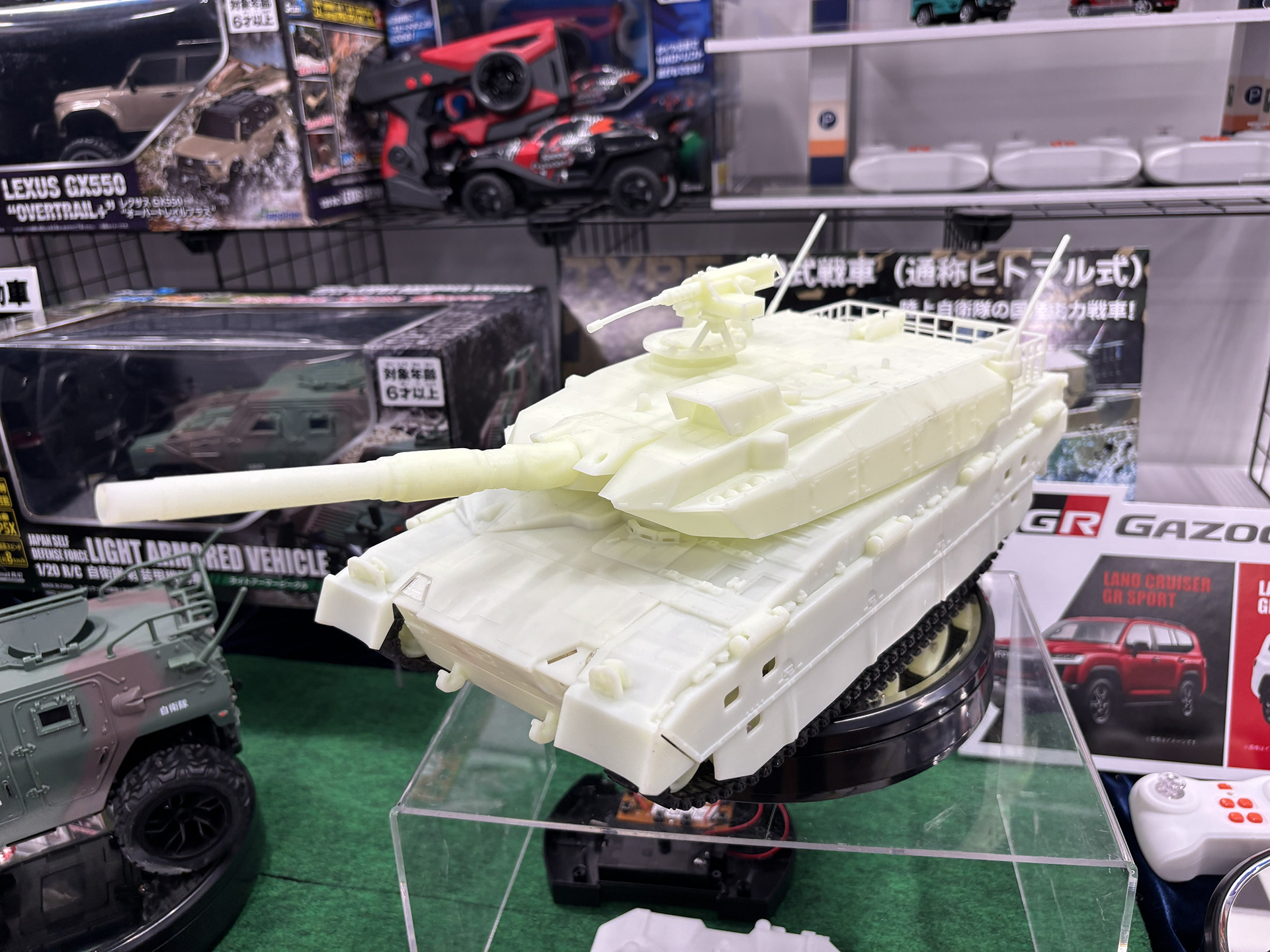 全長40cmを超える大型モデル。戦車ならではの迫力をRCで実感できるのは期待が高まる