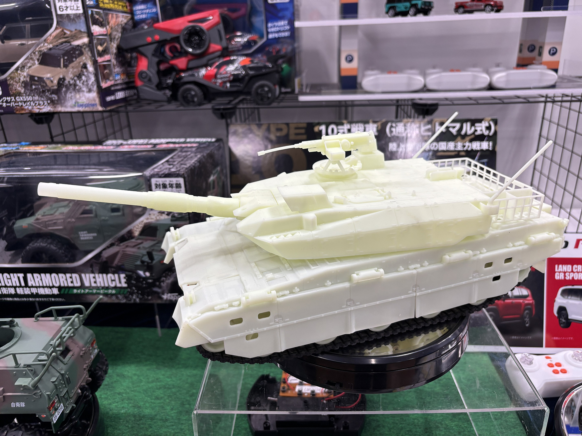 白い樹脂による試作品のため、ディテールがわかりにくいところがあるが、しっかり造形されているのがわかる