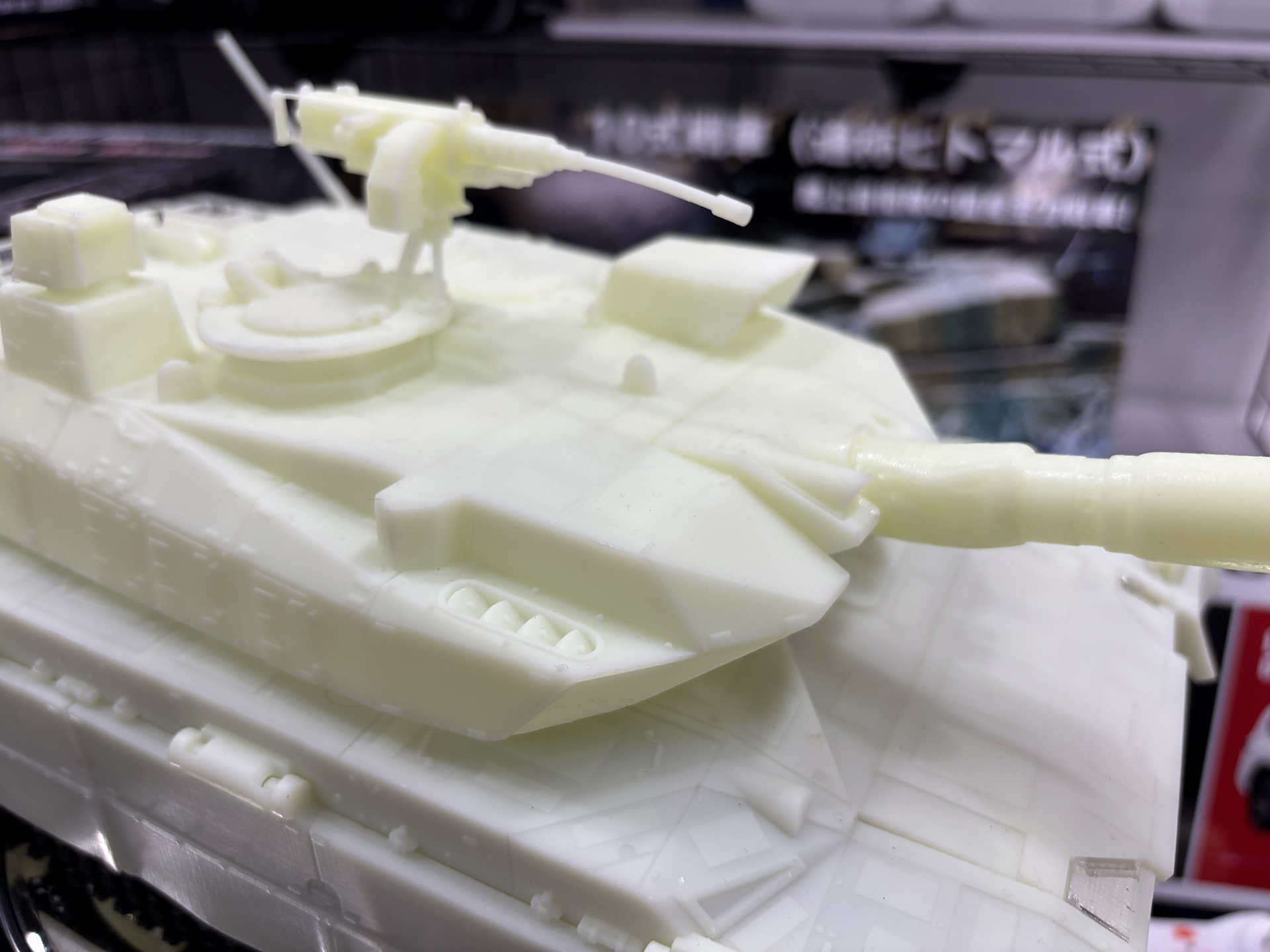 砲身は射撃時ブローバックするという