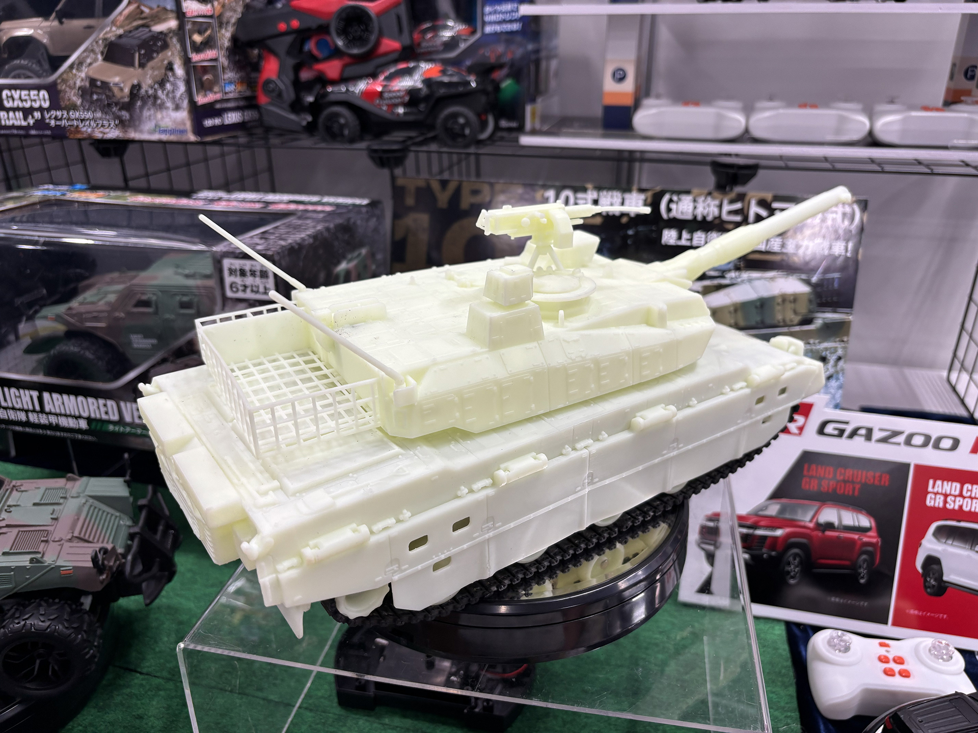 試作品でありながらその造形はこだわっている。商品は完成品なので塗装もしっかりなされる。安全基準と耐久性もしっかり満たした商品となる