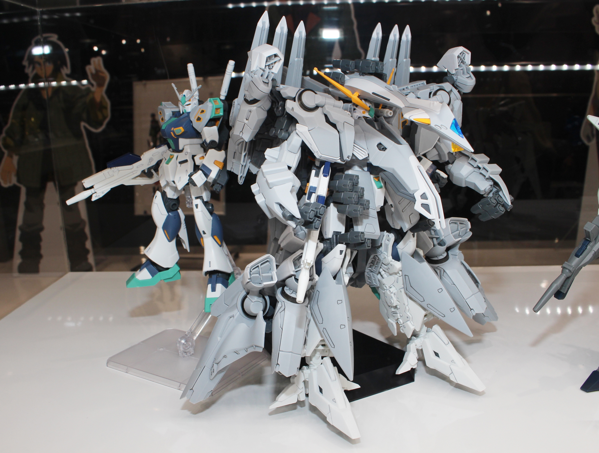 「HG 1/144 アリュゼウス」。4月25日発売。価格は13,200円