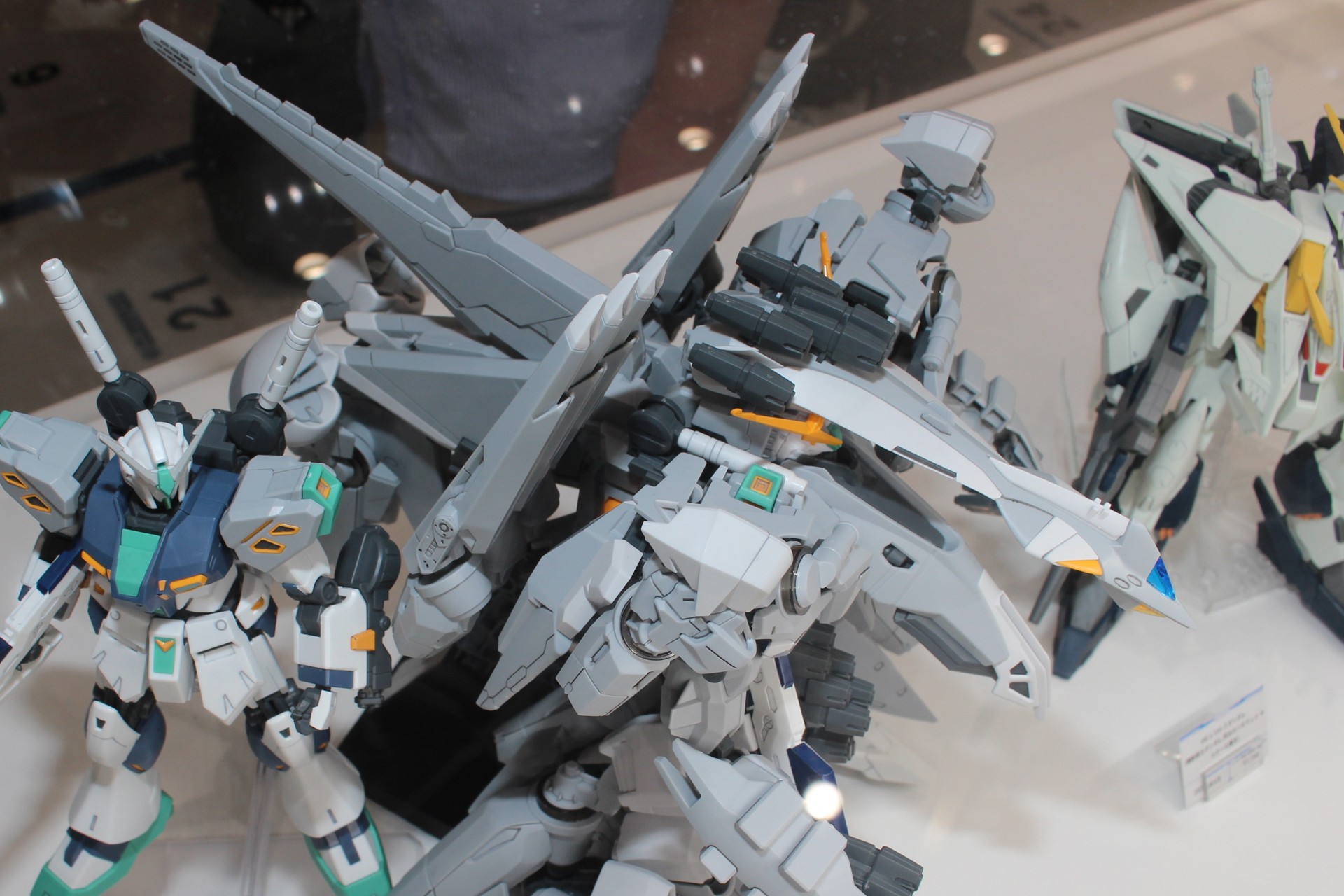 フライト・フォーム時の機首となる部位はペーネロペーのそれに酷似している