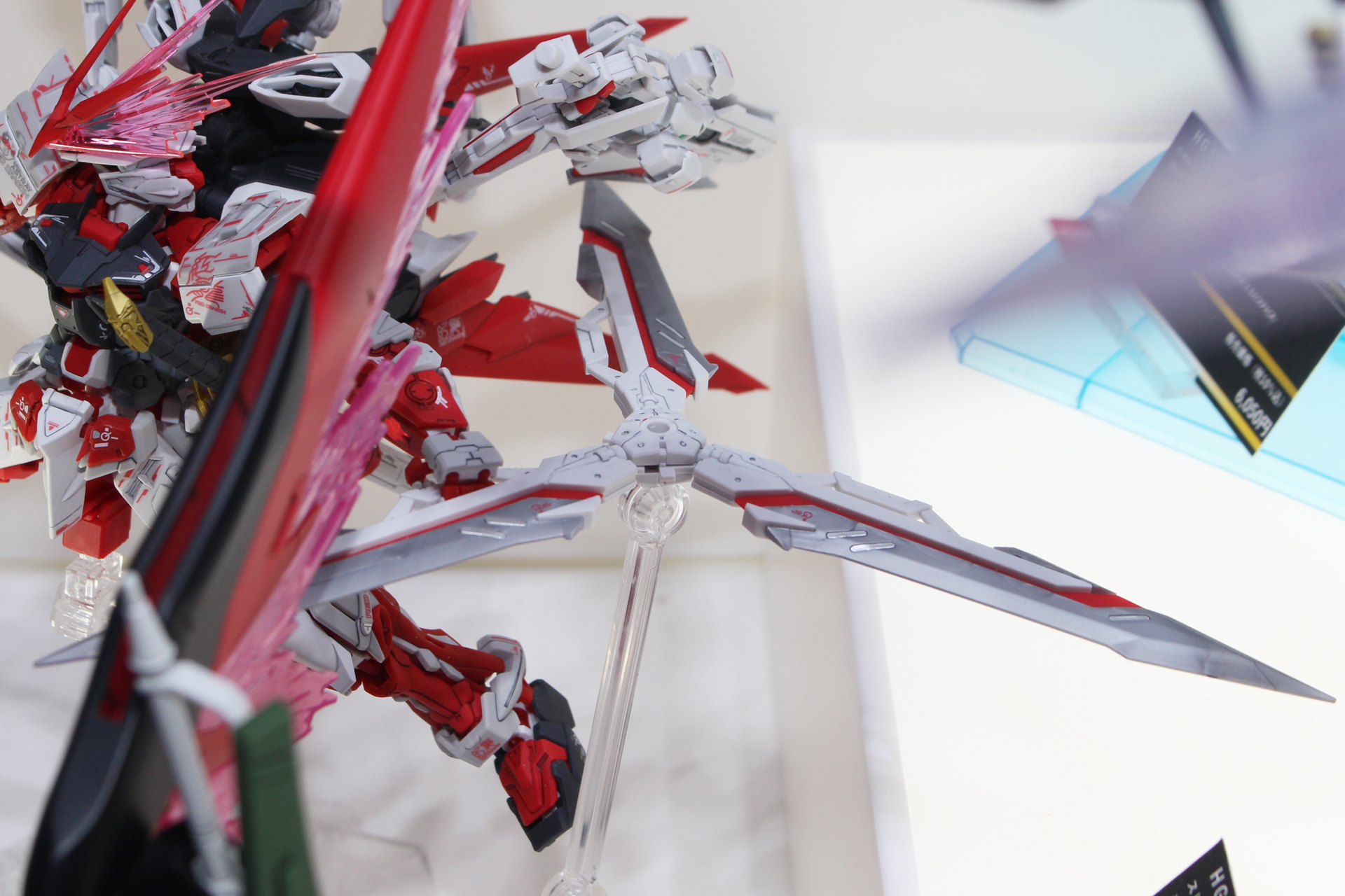 カレトヴルッフのビルドカッターやビルドナイフを接続した手裏剣風の武装