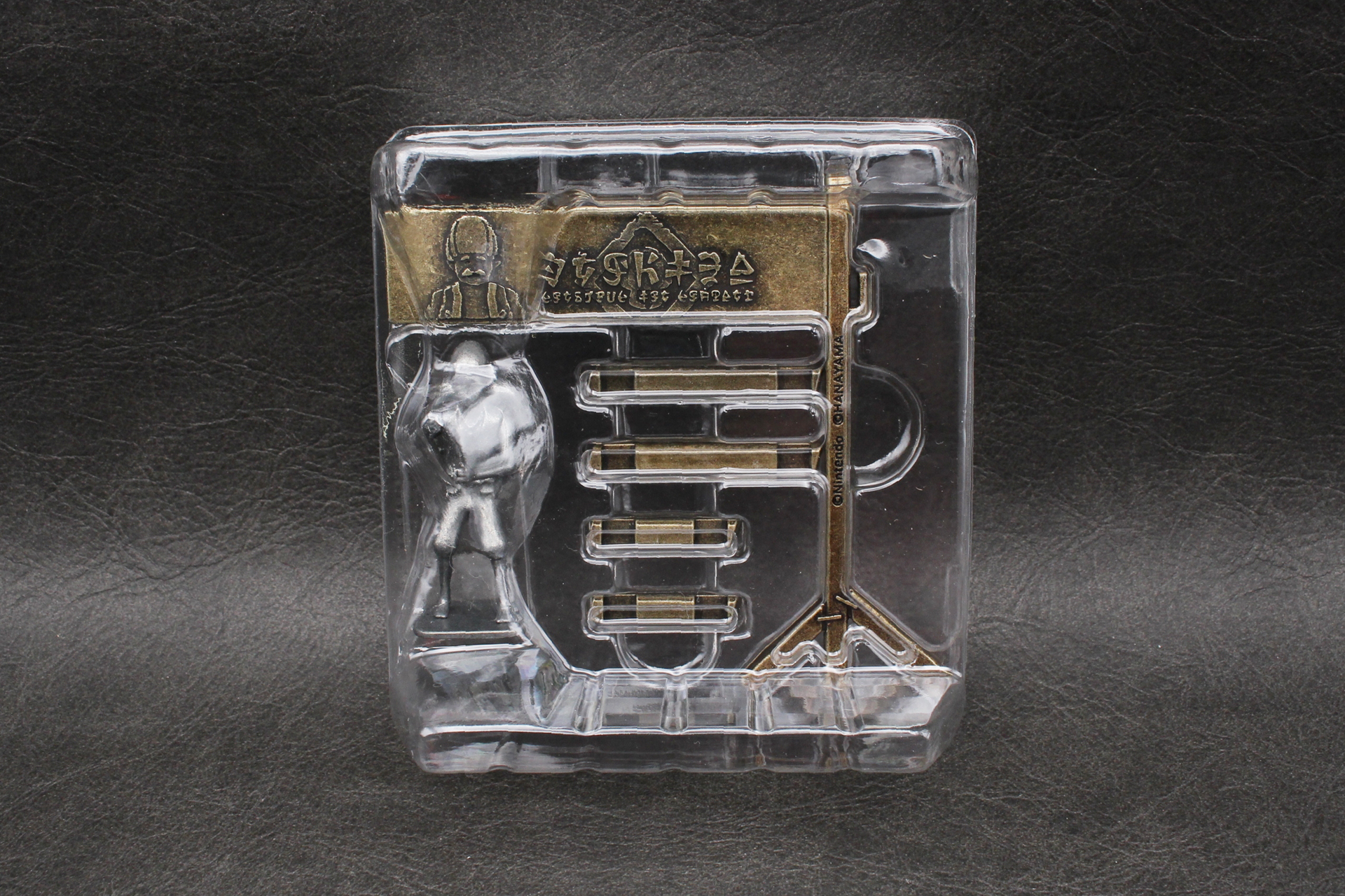 「はずる ゼルダの伝説 カバンダの看板」のパッケージとブリスター。小さめのパーツがあるので、開けるときは注意