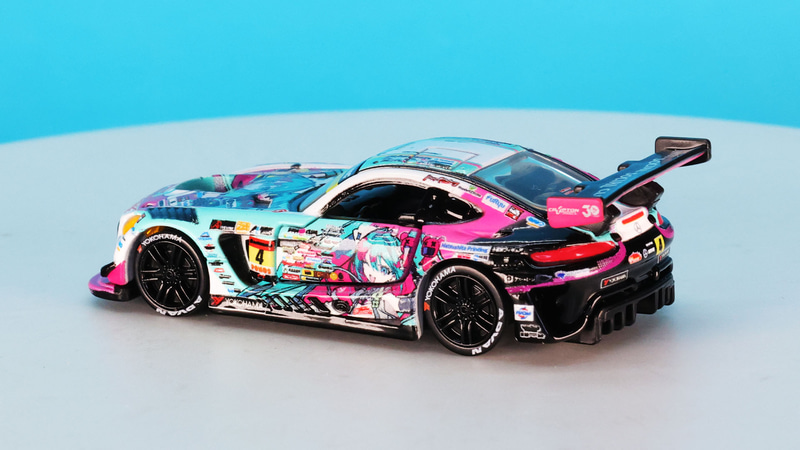 レーシーさはリアに集中します