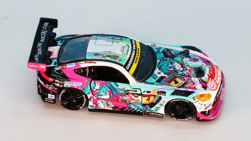 このディテールのミニカーがトミカサイズで手の中に納まります！