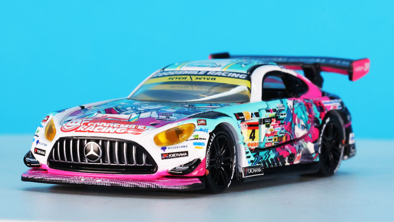 さらに寄りで見ていきましょう！レーシングカーの凄みが増します