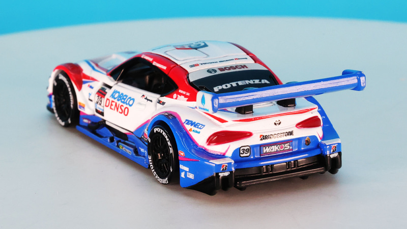 一瞬でチームが判断できるトミカプレミアムRacingの表現力に驚きます！