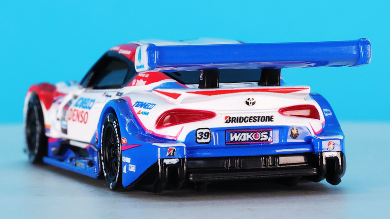 可能な限り後方へ張り出したリアフェンダーの形状も確認できます