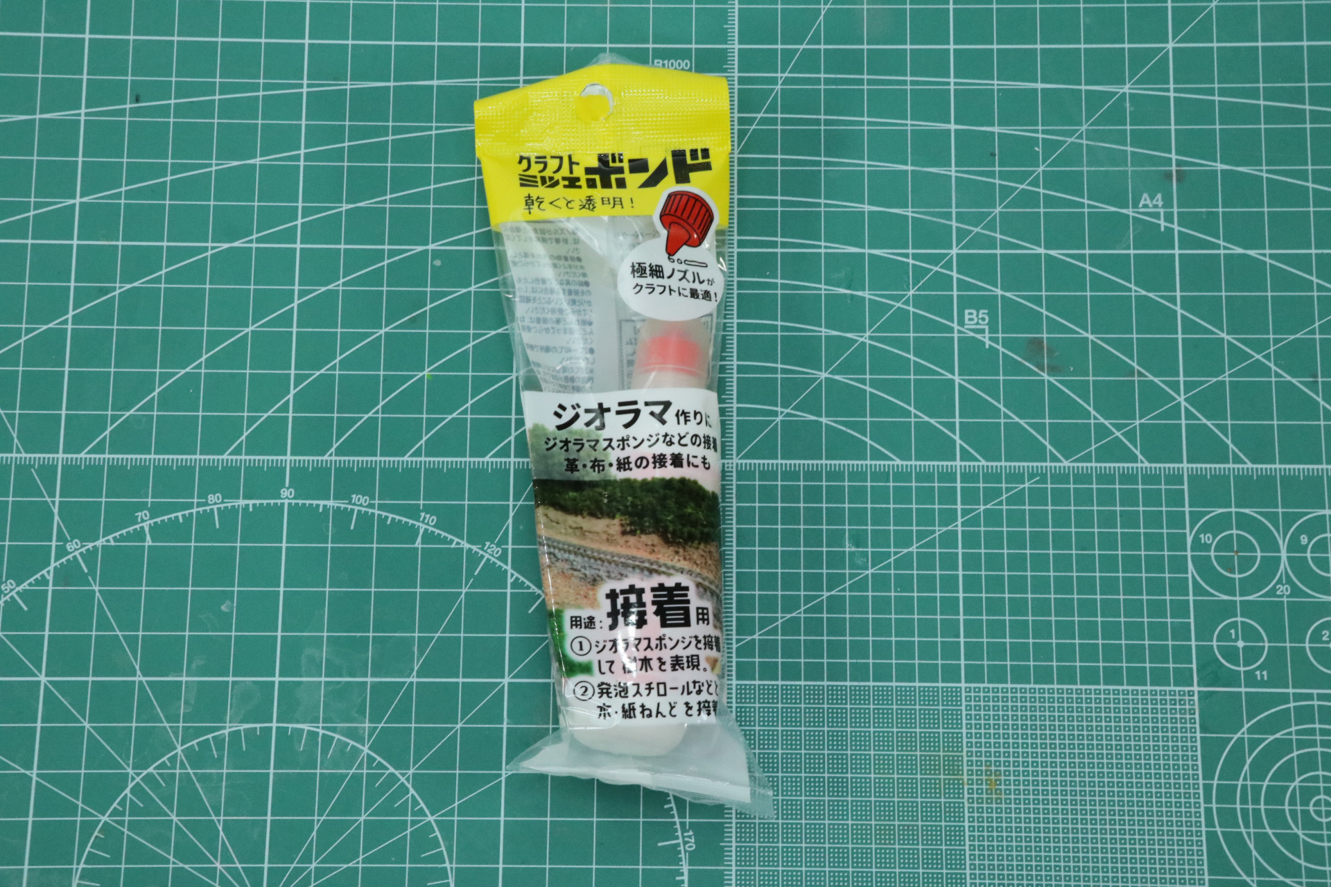 「速乾ボンド（クラフト用）」（税込110円）