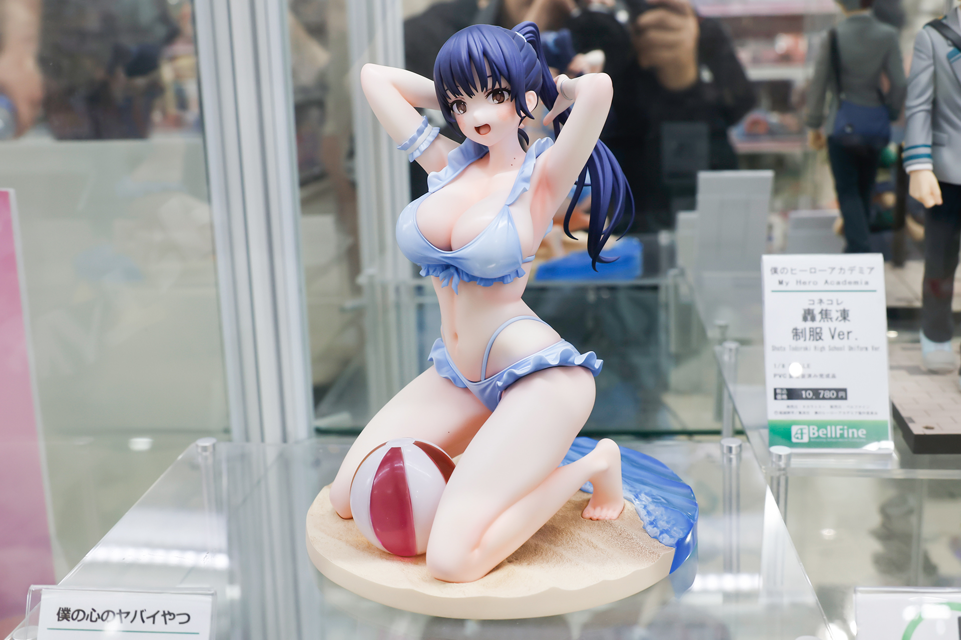 フィギュアの素材はPVCで、全高は約190mmだ