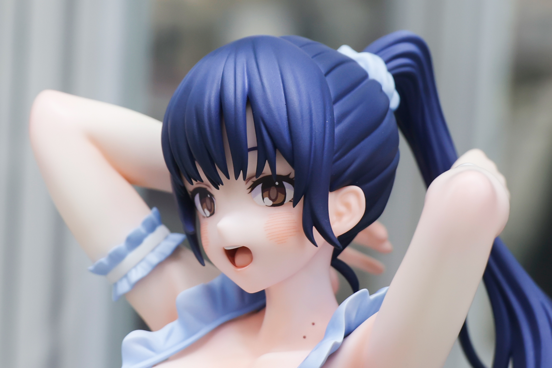 首のホクロも再現されている