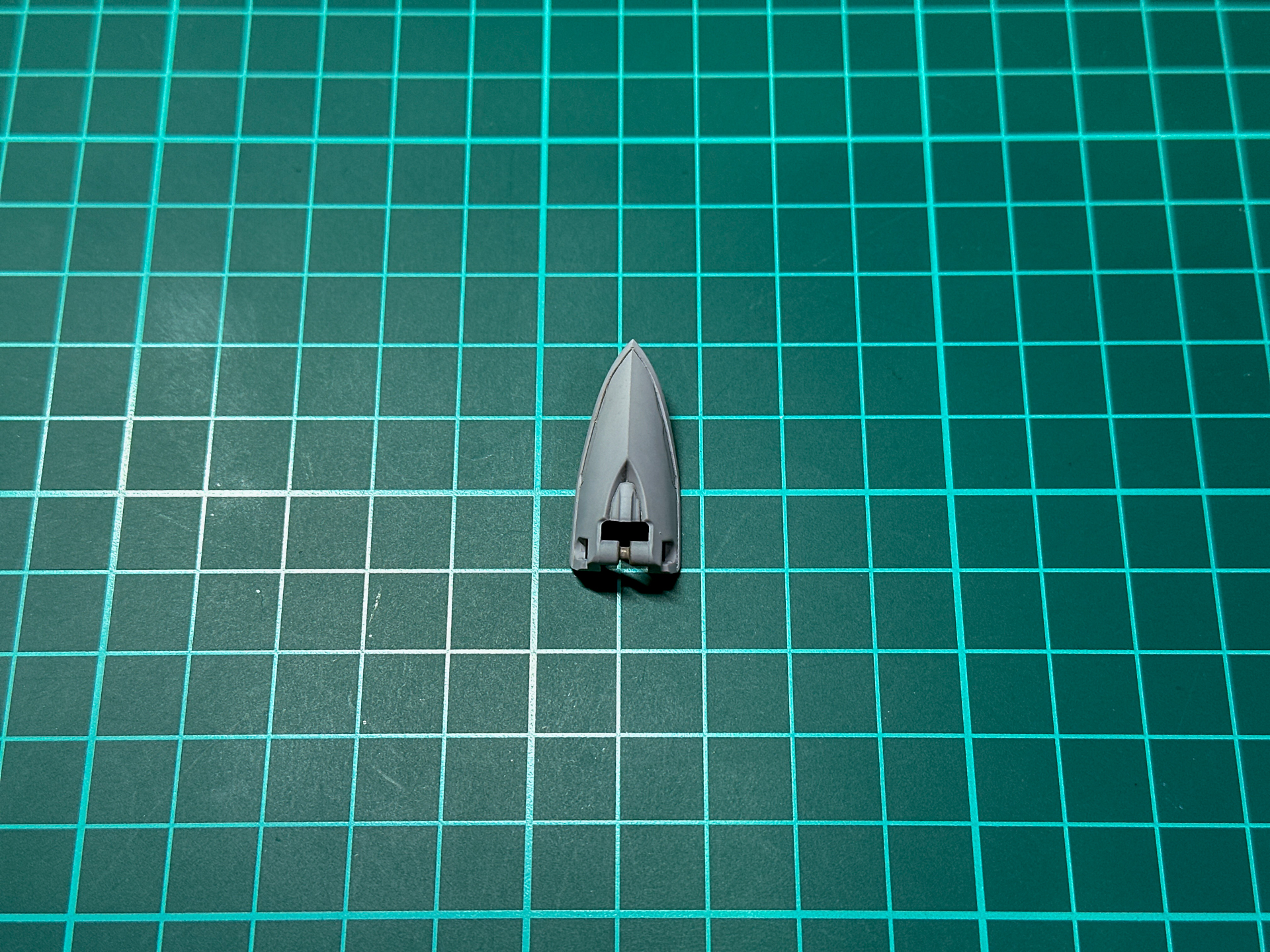 本作例でのサーフェイサーは缶スプレータイプを使用しています。