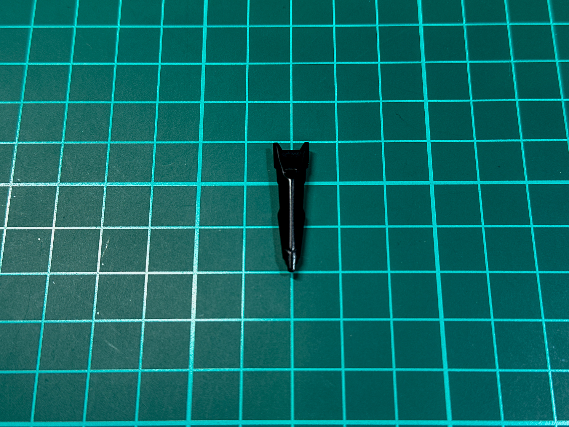 ブラック部分は濃い紺色で塗装しています。