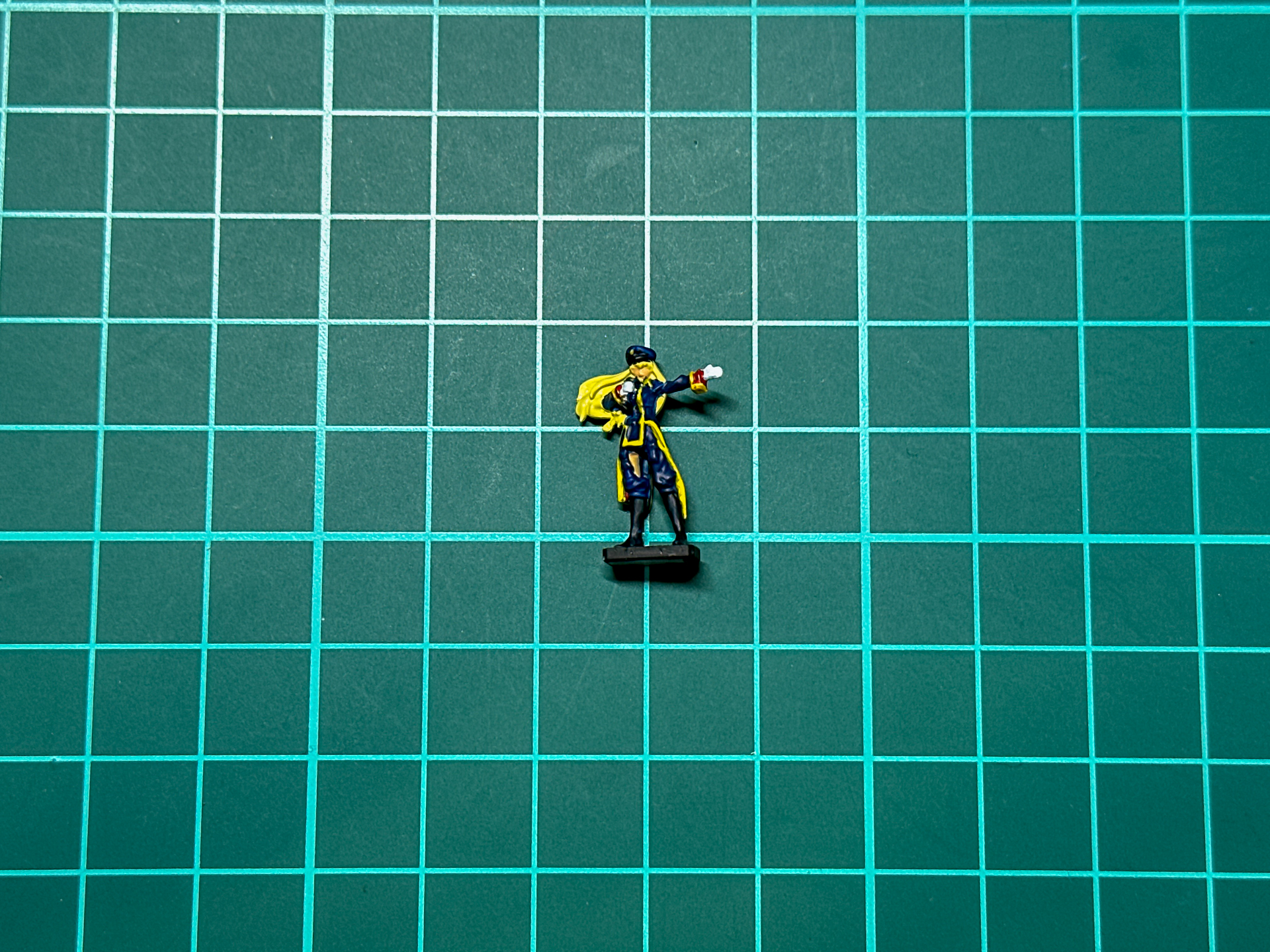 シェリルのフィギュアは新規描きおろしイラストと同じポージングです。