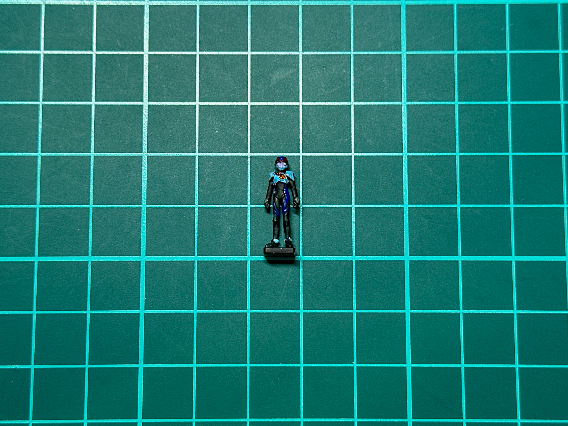 アルトのフィギュアは着座状態と直立状態の2種類が付属します。