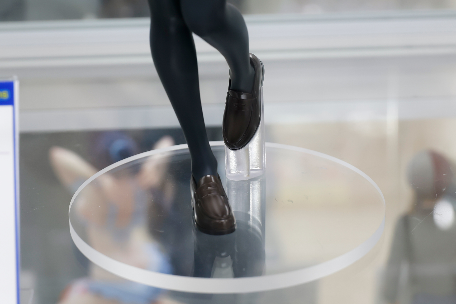 片足を上げたポーズだ