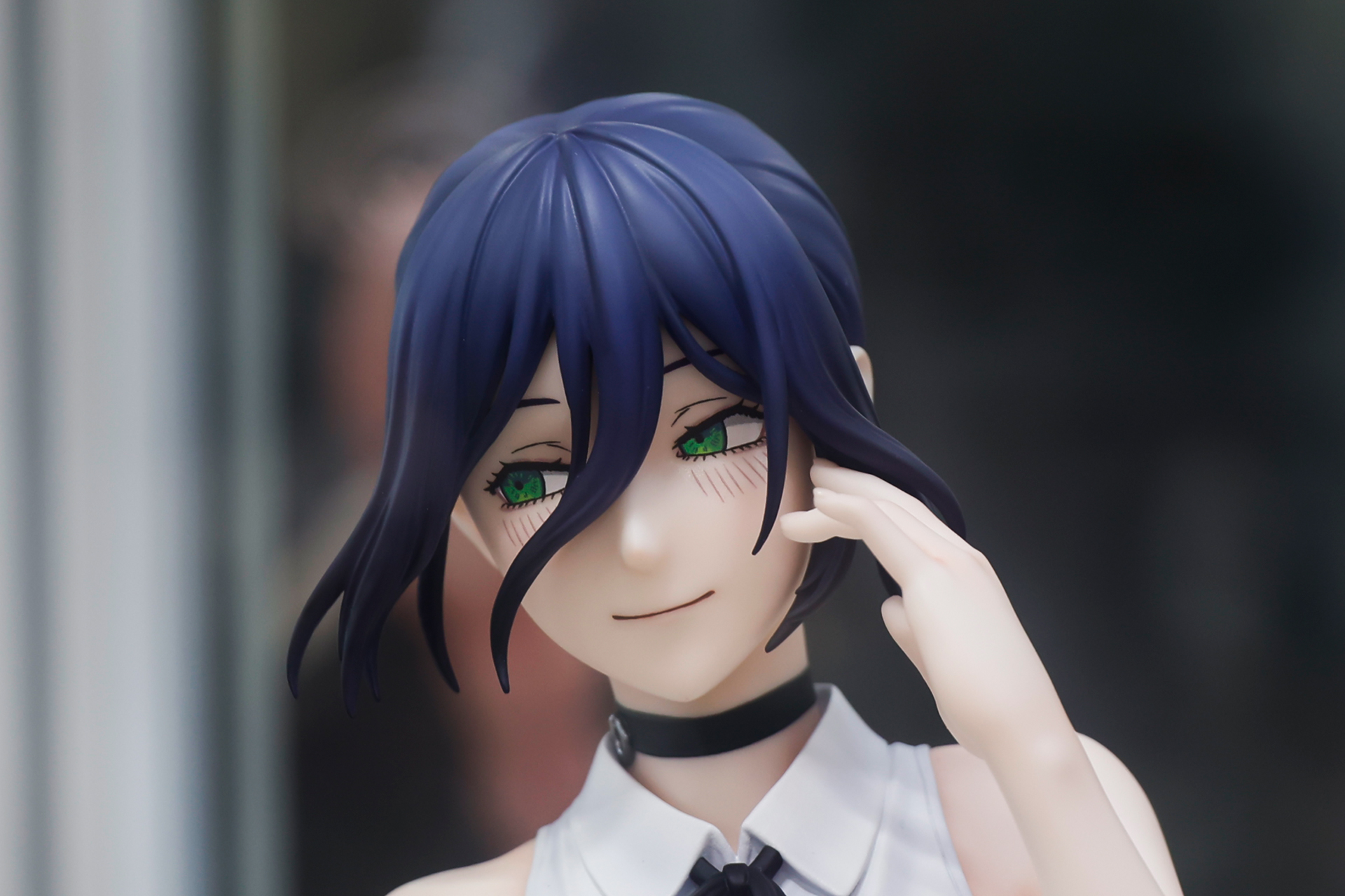 少し頬を赤らめている