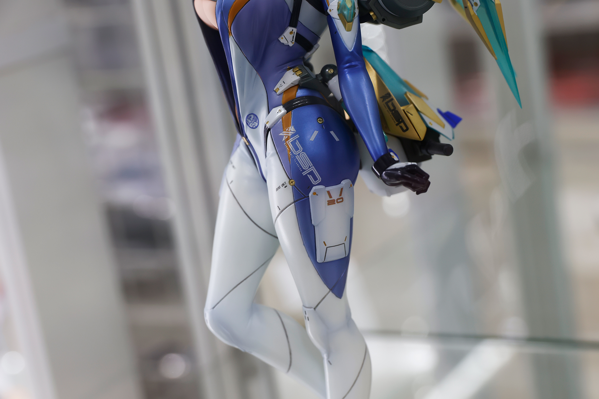 スーツのデザインも美しい