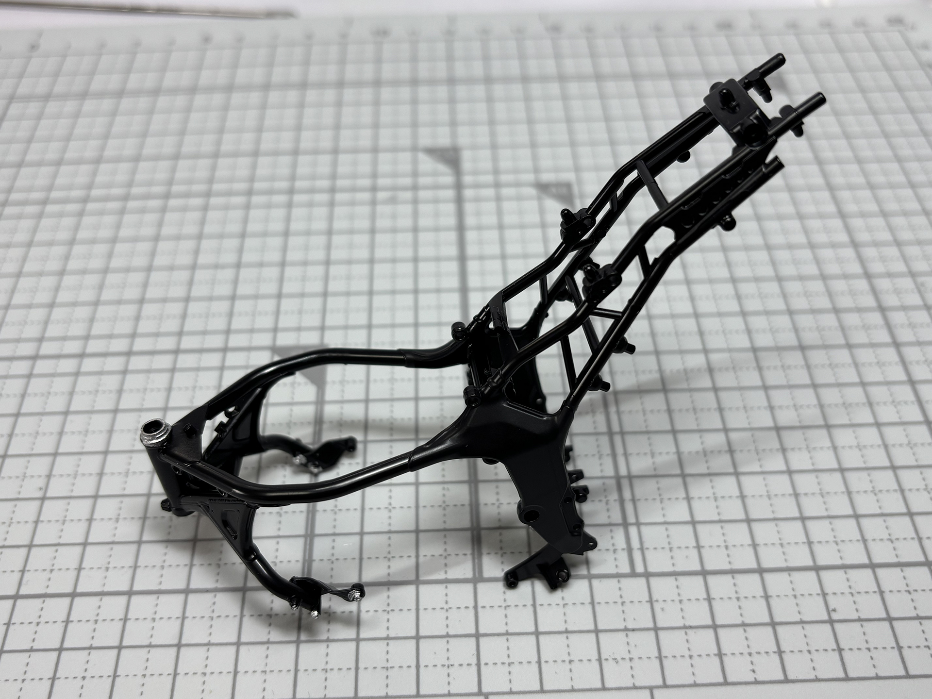 CB1000Fのフレームを組み上げる