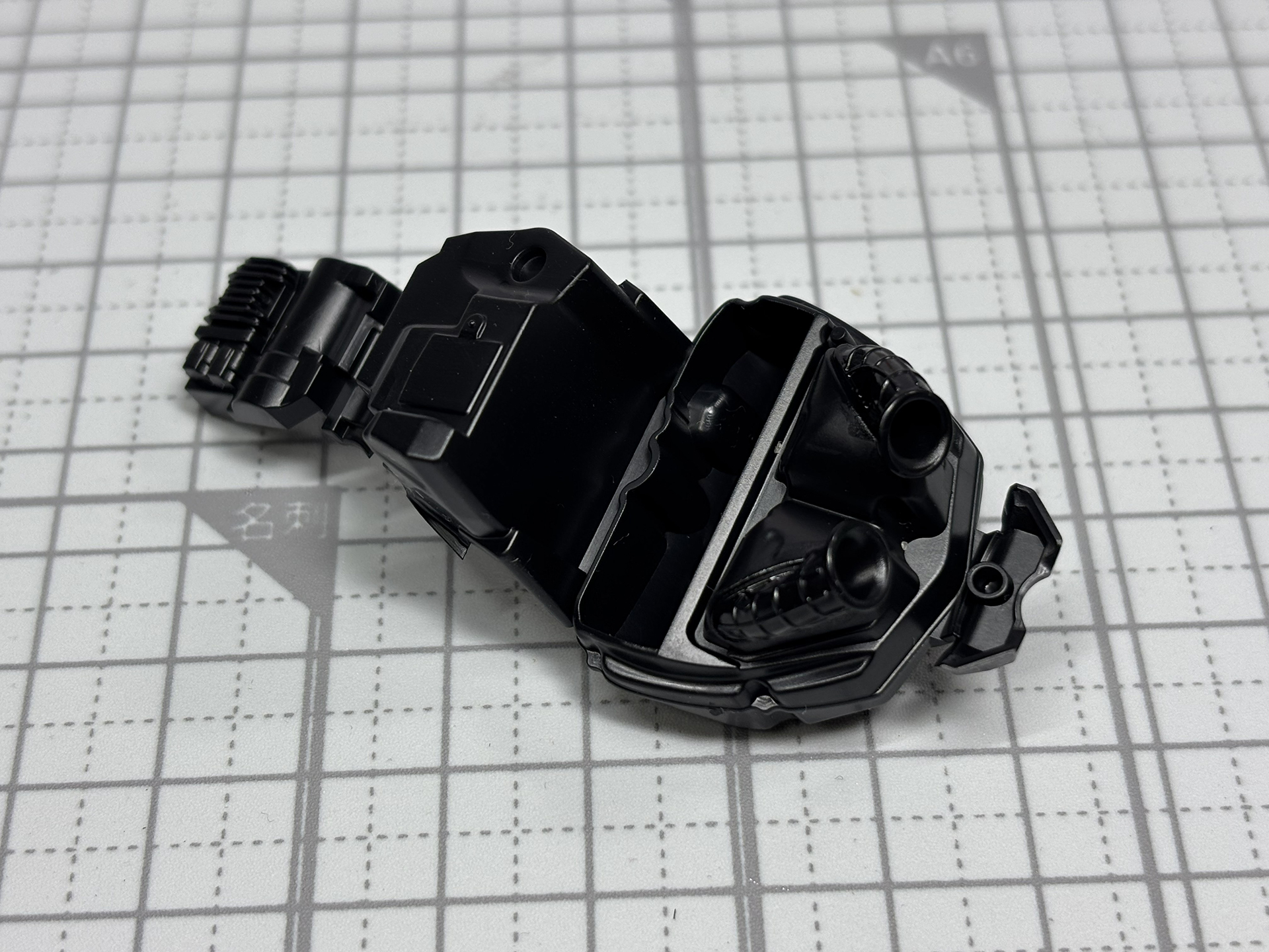 走行中の空気をエンジンに流し込むエアボックス。フィルターでエンジンへの異物混入を防ぎ、安定した空気を流し込むなど様々な役割がある