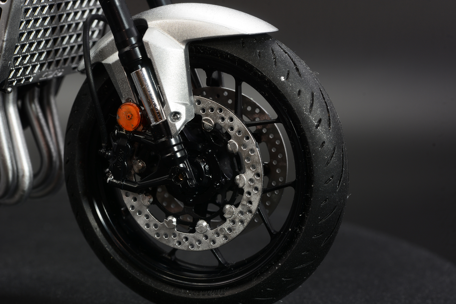 前輪のアップ。細部をチェックするのが楽しい