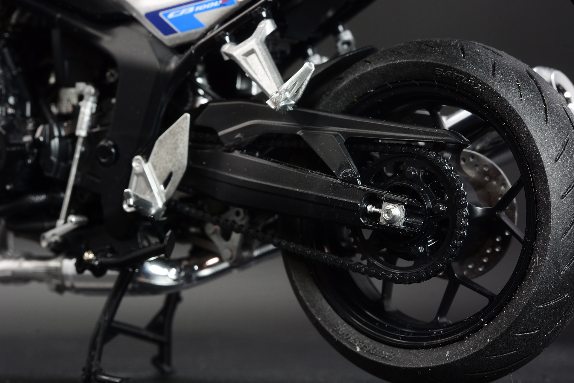 成型色そのままでもシートはしっかり本物の質感を表現している