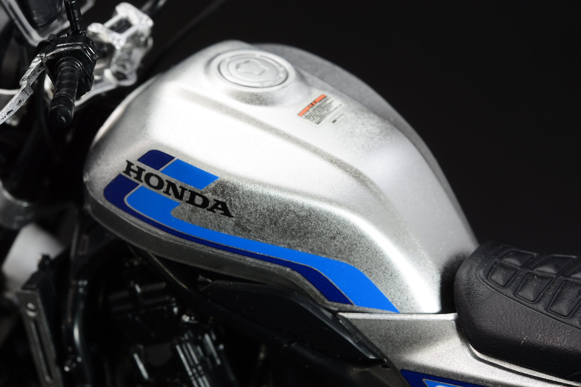 成型色そのままでもシートはしっかり本物の質感を表現している