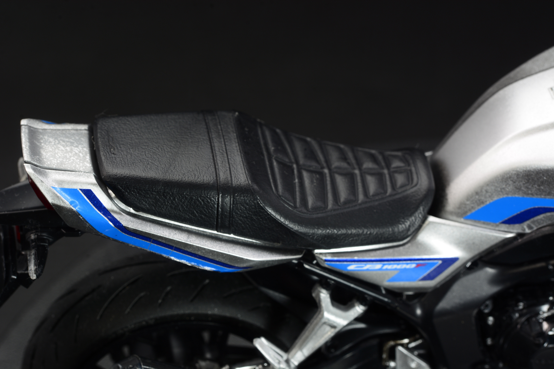 成型色そのままでもシートはしっかり本物の質感を表現している