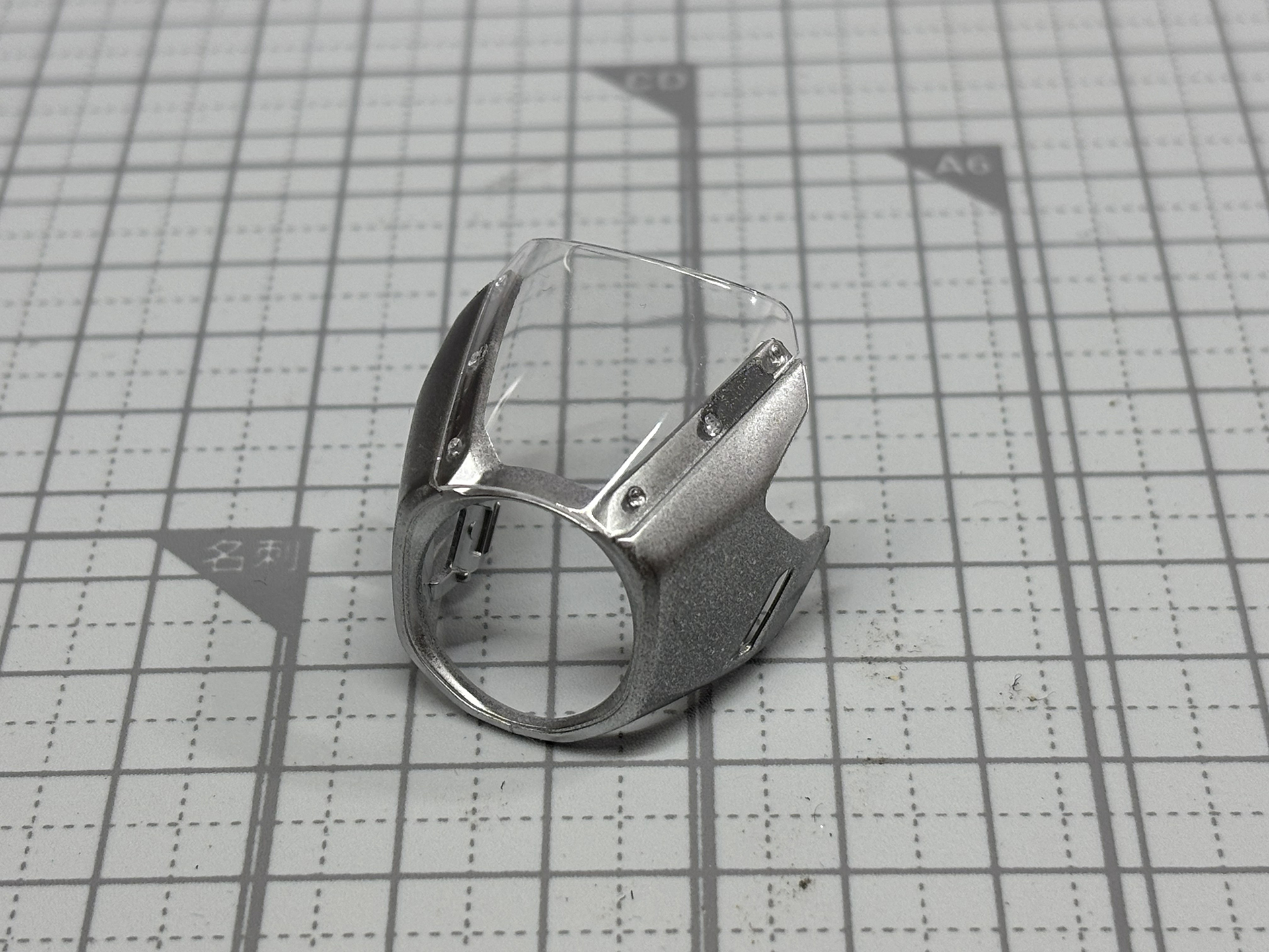 オプション装備であるヘッドライトカウルも同梱されている